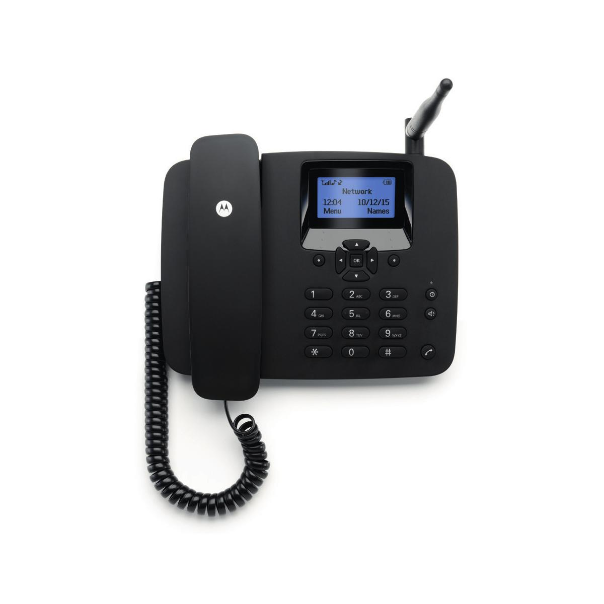 Un telefono fisso nero con uno schermo che mostra del testo. Ha una cornetta, una tastiera e un'antenna, il tutto su sfondo bianco.