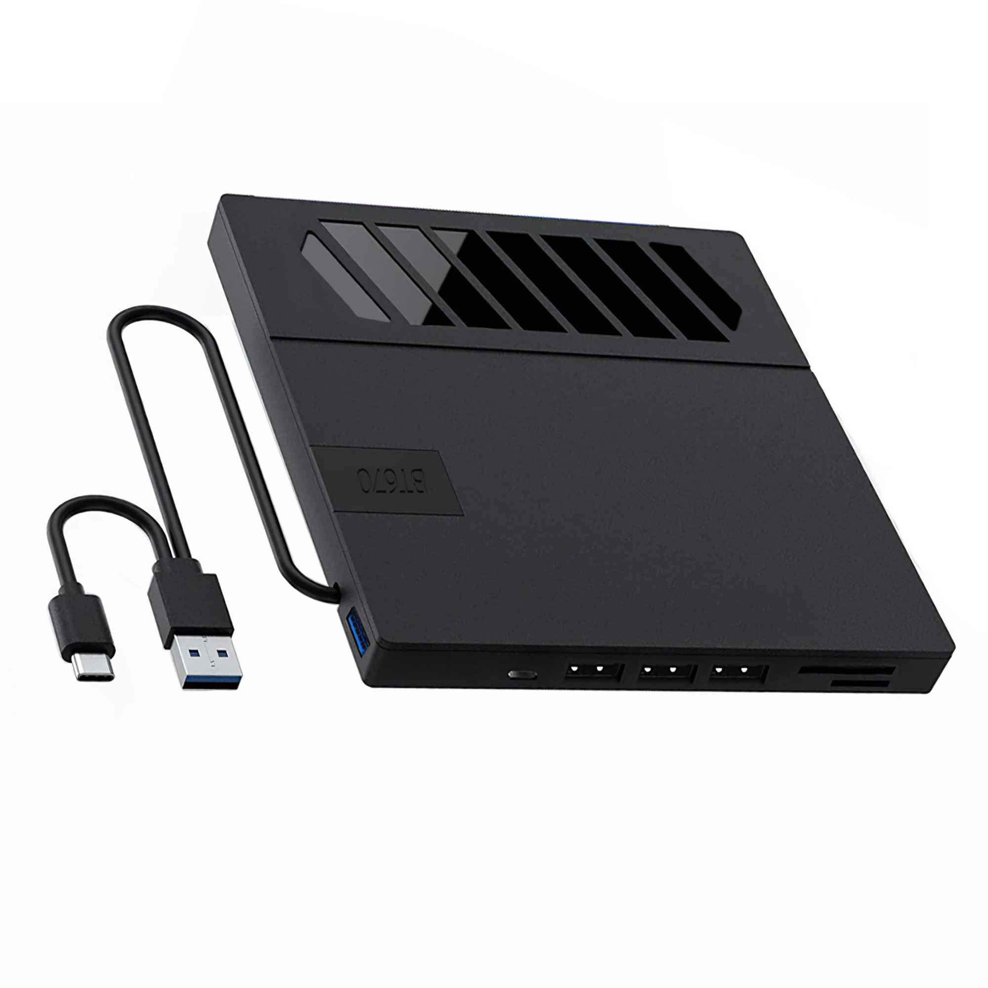 Schwarzer USB-Hub mit mehreren Anschlüssen, einem USB-C- und USB-A-Kabel und einer Entlüftung an der Oberseite, isoliert auf weißem Hintergrund.