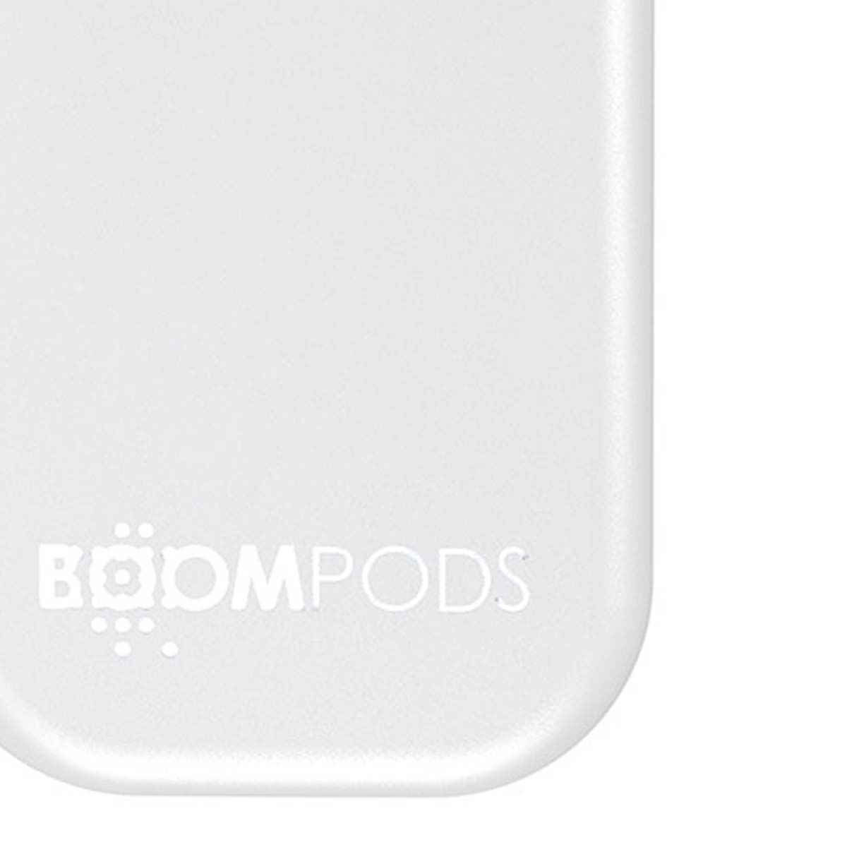Un oggetto bianco con angoli arrotondati. La parola 'BOOMPODS' è stampata in lettere bianche sulla superficie.
