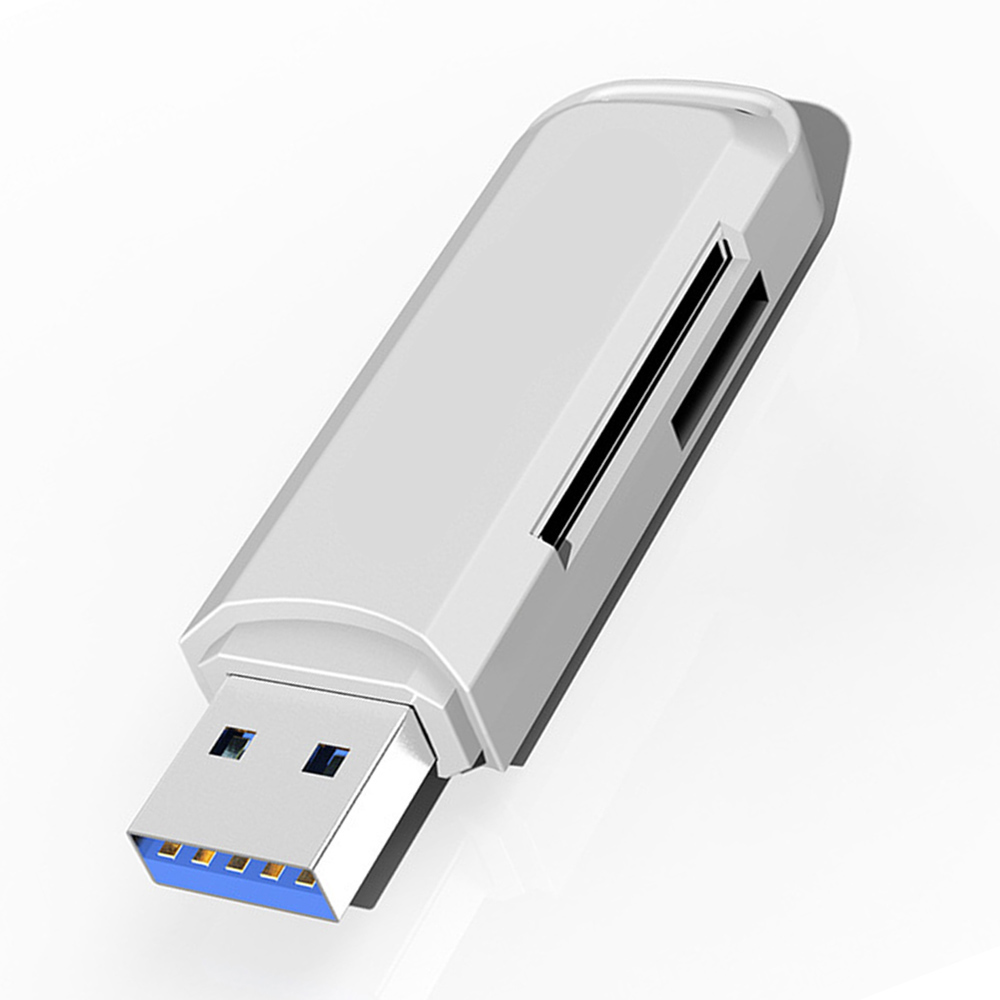 Ein weißer USB-Stick auf weißem Grund. Er hat einen USB-Anschluss und einen Schlitz. Das Ende ist blau und gold.