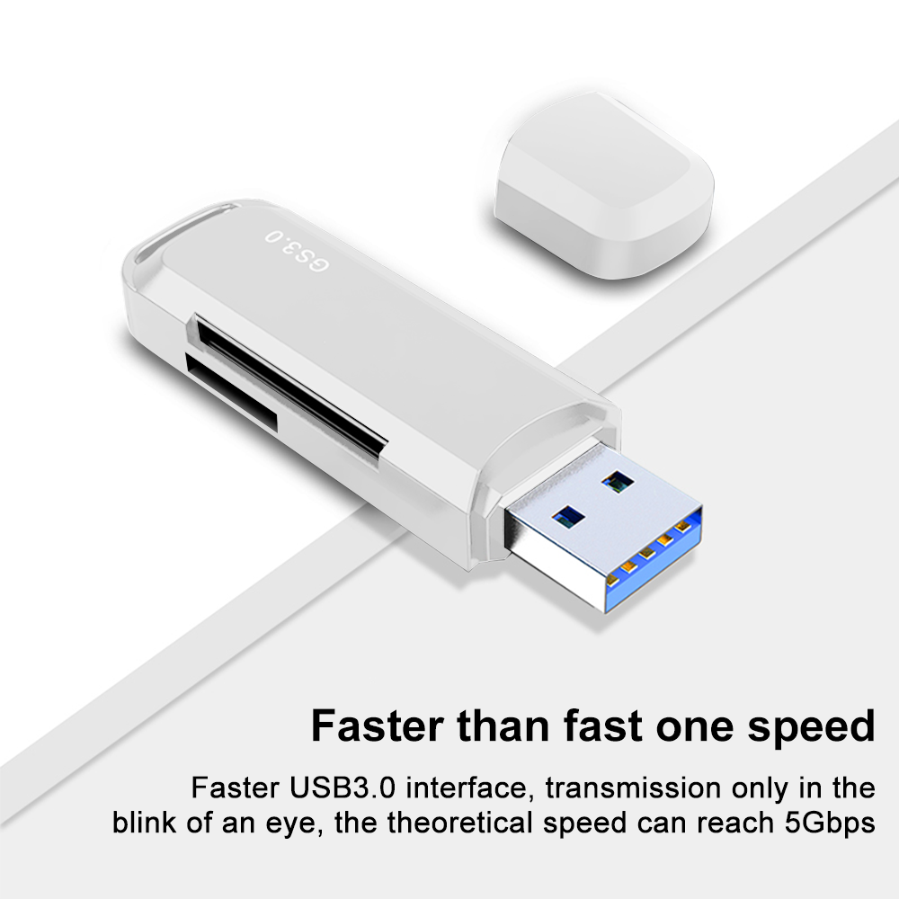 Ein weißer USB 3.0-Kartenleser mit abgenommener Kappe. Der USB-Anschluss ist blau. Text darunter: 'Schneller als die schnellste Geschwindigkeit'.