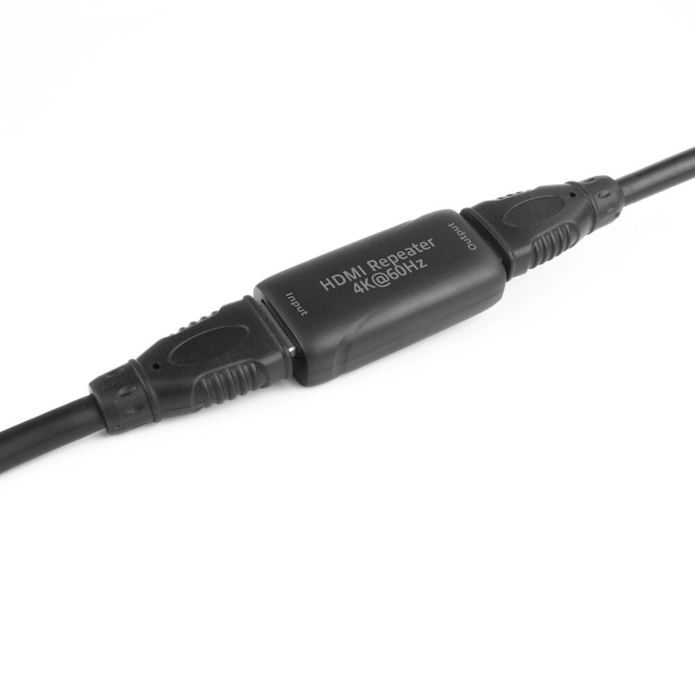 Ein schwarzes HDMI-Repeater-Kabel. Es hat einen Eingang und einen Ausgang. Der Repeater ist mit 4K@60Hz beschriftet.