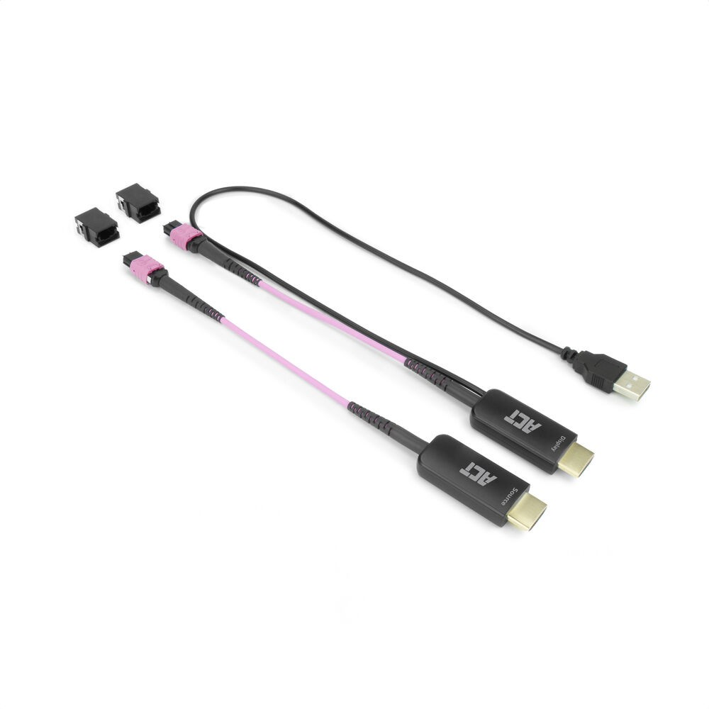 Drie kabels met connectoren. Eén zwarte kabel, twee kabels met roze accenten. Twee kleine zwarte vierkante connectoren zijn ook aanwezig.