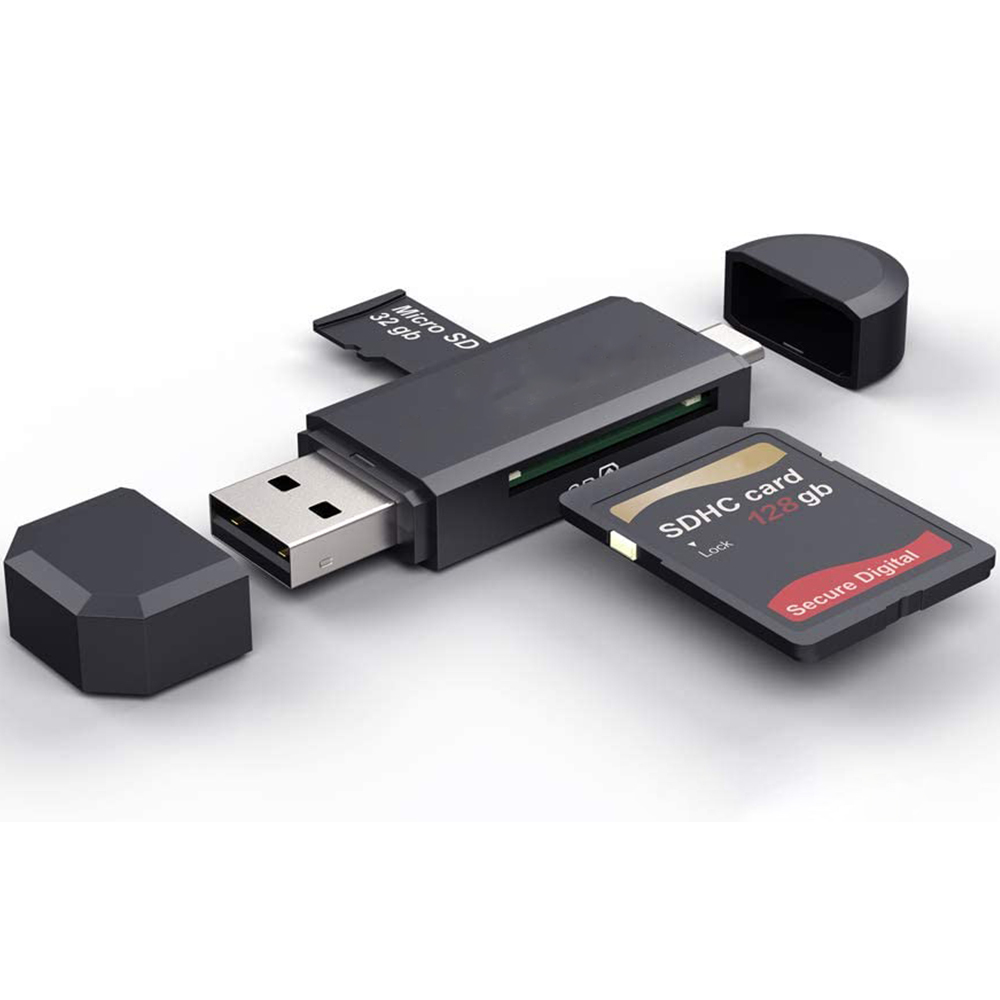 Ein schwarzes Kartenlesegerät mit drei Karten: Micro SD 32 GB, SDHC 128 GB und ein USB-Anschluss. Zwei Kappen sind geöffnet.