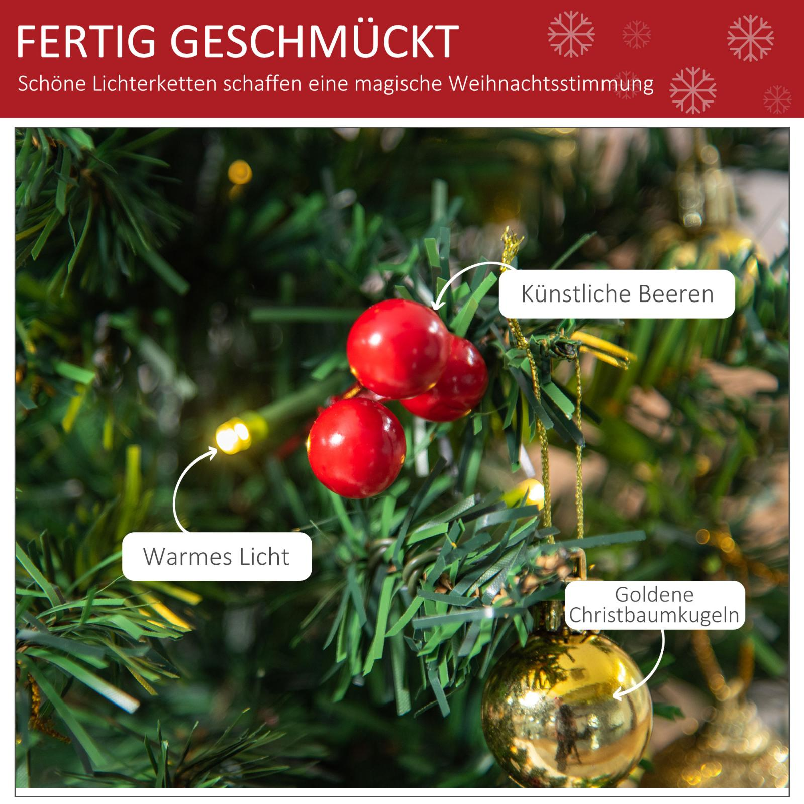 Weihnachtsbaum mit roten Beeren, goldener Kugel und warmen Lichtern. Festliche Szene mit grünem Laub.