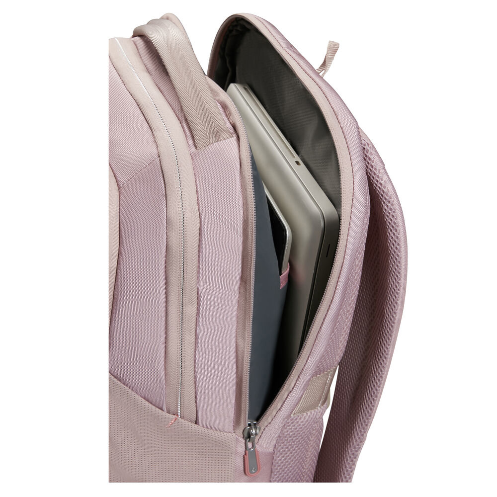 Ein offener rosa Rucksack, der einen Laptop und ein graues Notizbuch zeigt. Der Reißverschluss ist teilweise geöffnet.