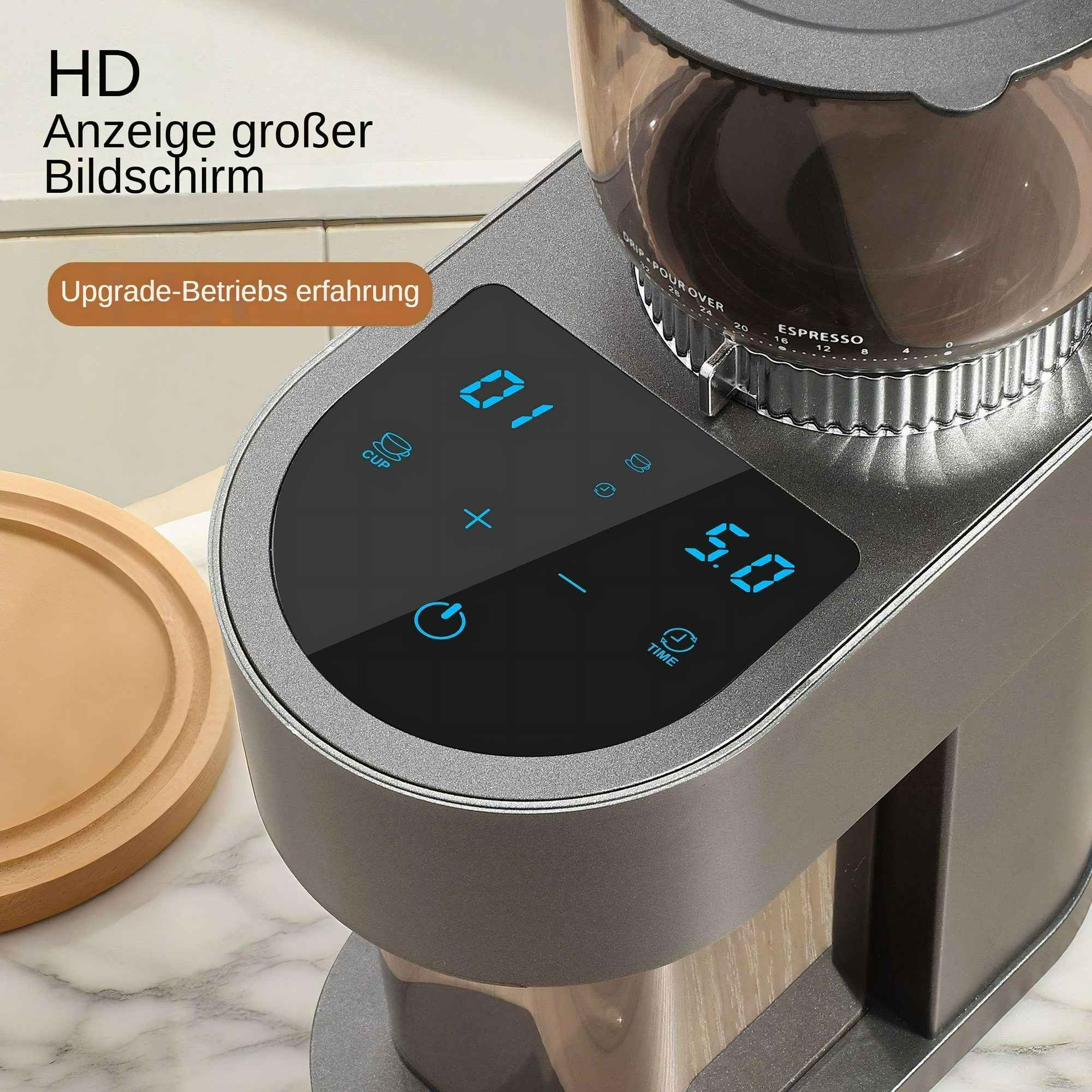 Kaffeemühle mit digitaler Anzeige, die Zeit und Tasseneinstellungen anzeigt. Grau-Schwarz-Farbschema mit Holztablett.