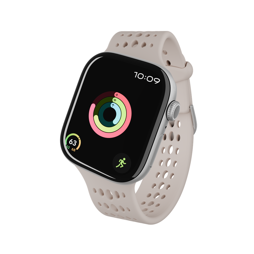 Un Apple Watch beige con schermo nero che mostra anelli di attività e l'ora 10:09. Il cinturino ha fori e un pulsante laterale argento.