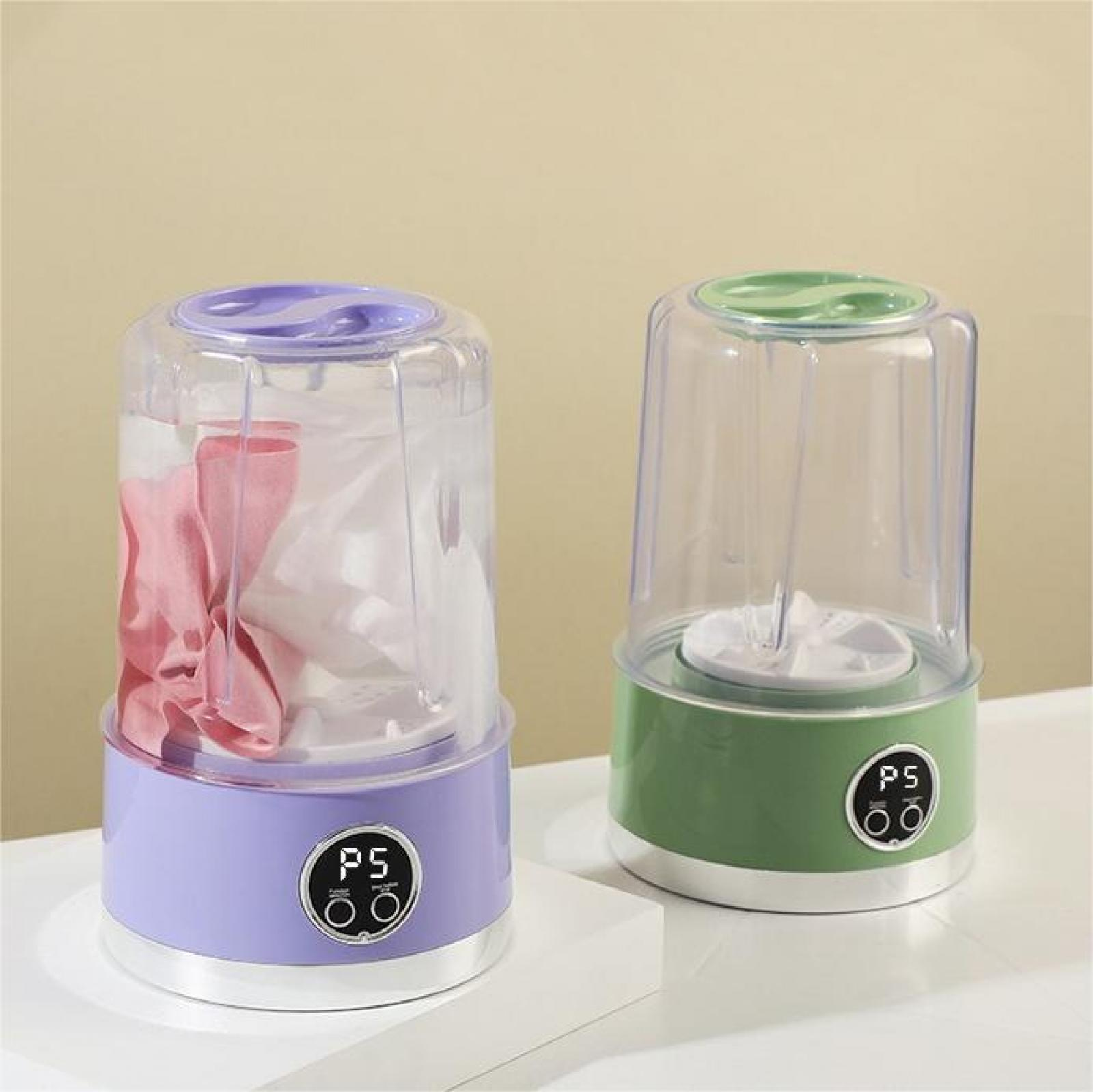 Zwei Mixer, einer lila, einer grün. Beide haben transparente Behälter und digitale Anzeigen.