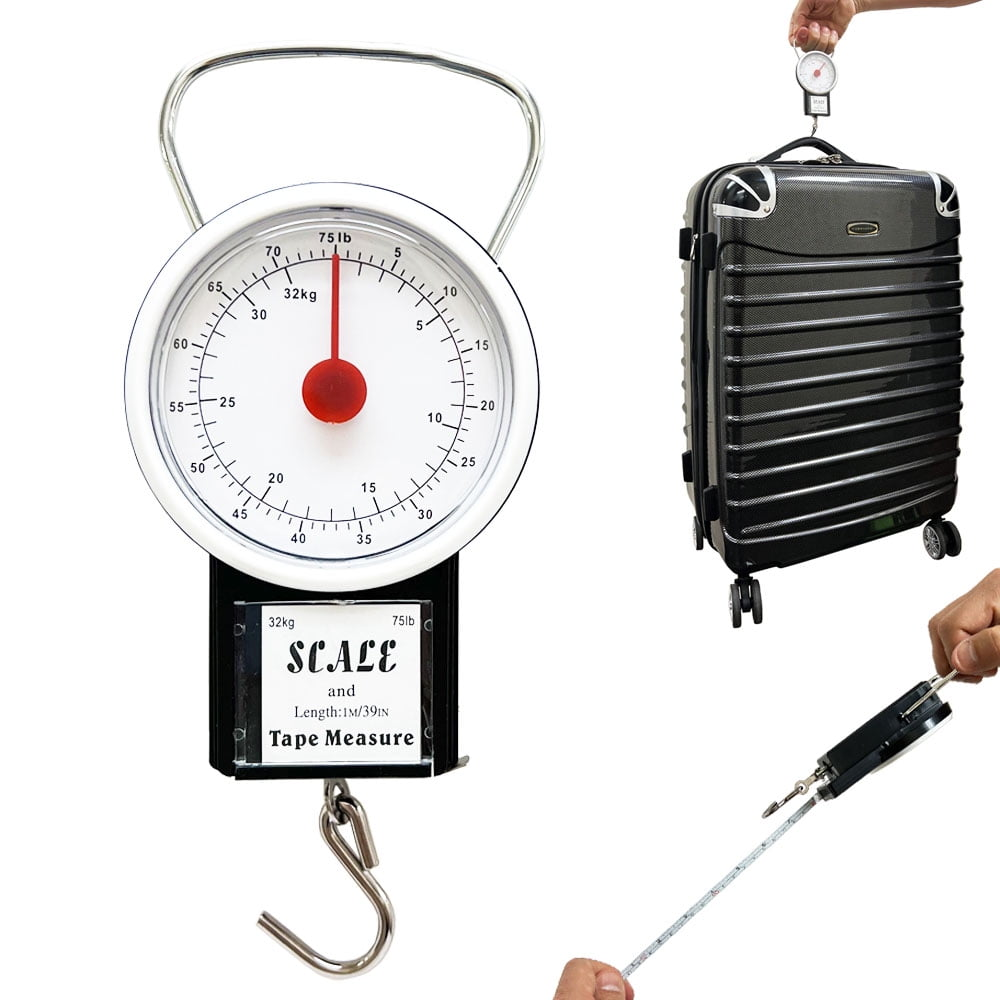 Eine Gepäckwaage mit einem Koffer, der gewogen wird. Ein Maßband ist abgebildet. Die Waage zeigt 75 lb und 32 kg an.