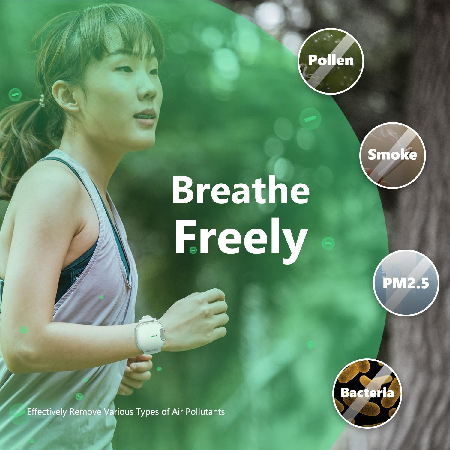 Eine Frau läuft draußen. Der Text lautet "Breathe Freely" mit Symbolen für Pollen, Rauch, PM2,5 und Bakterien. Sie trägt ein Armbandgerät.