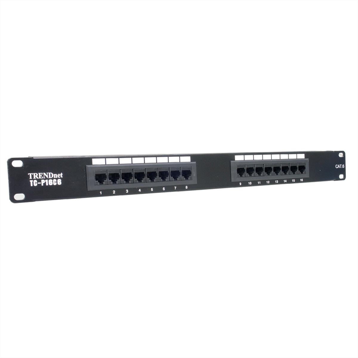Ein schwarzes TRENDnet TC-P16C6 Patchpanel mit 16 RJ45-Anschlüssen, beschriftet 1-16. Es ist vor weißem Hintergrund.