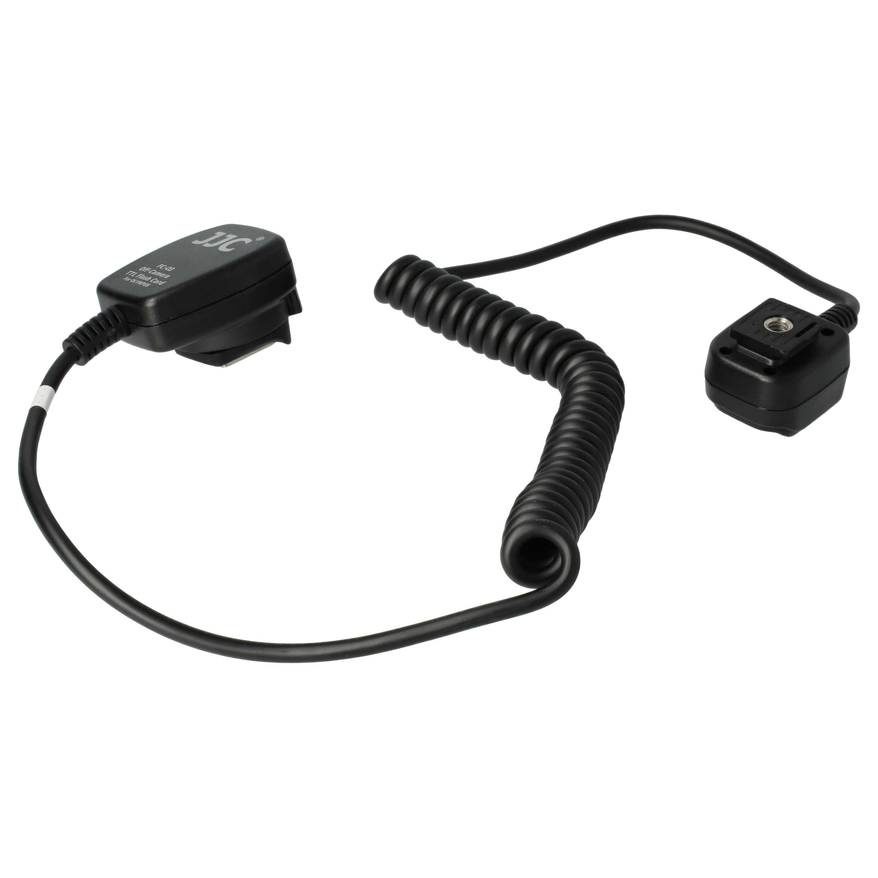 Schwarzes Kamera-Blitzkabel. Das Kabel ist gewendelt, mit einem Anschluss an jedem Ende, vor weißem Hintergrund.