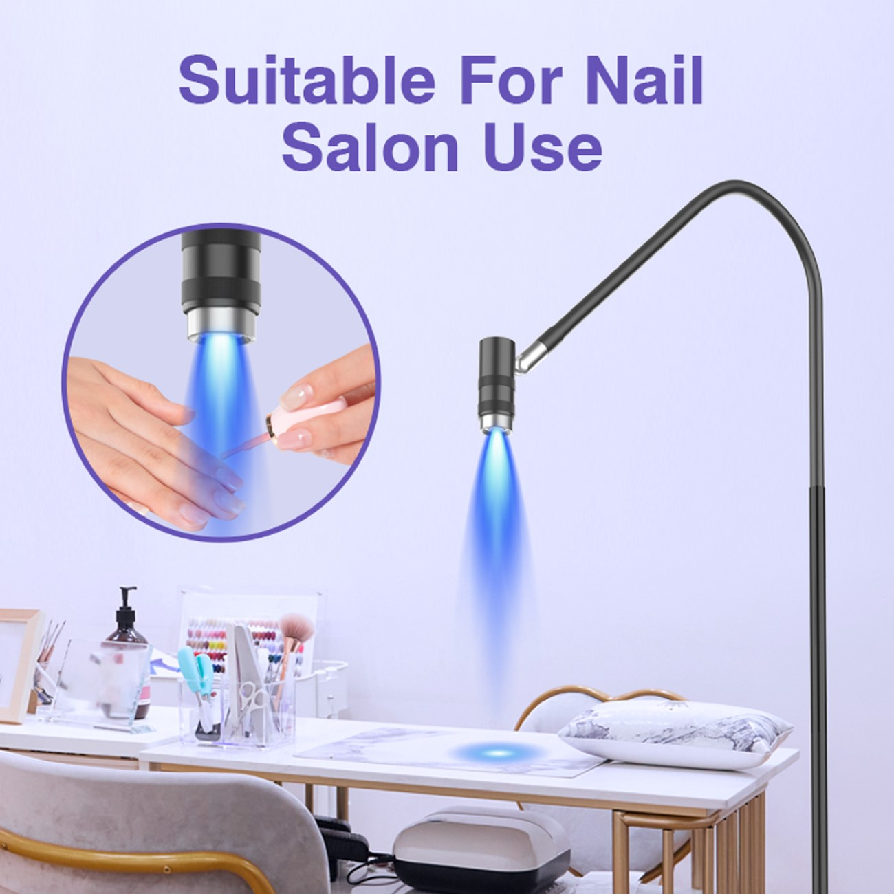 Ein Nagelstudio-Setup. Eine Lampe strahlt blaues Licht auf eine Hand. Ein vergrößerter Kreis zeigt Nagelpflege. Text oben: Geeignet für den Nagelstudio-Gebrauch.