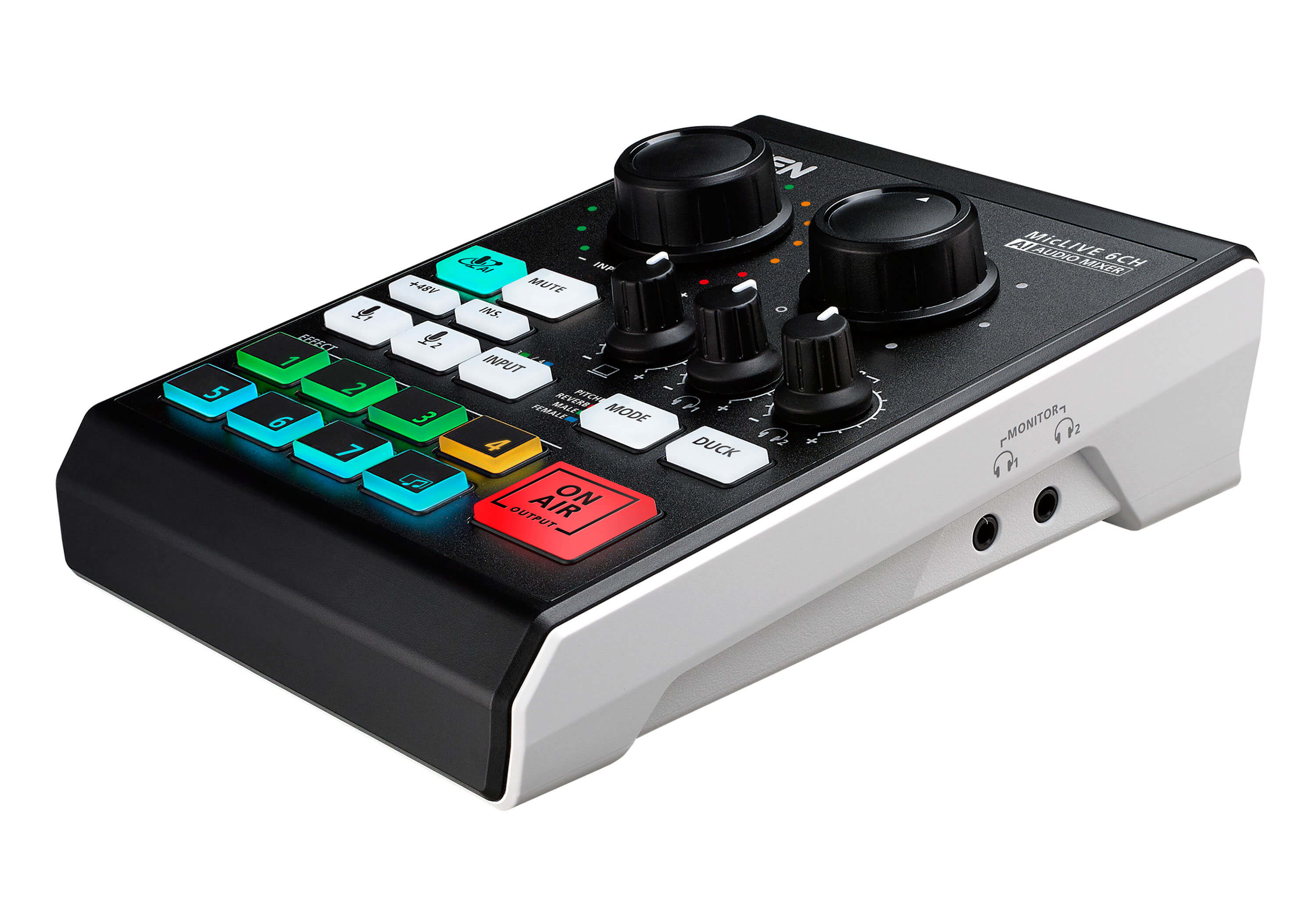 Une table de mixage audio noir et blanc avec boutons et molettes. Il y a un bouton rouge 'ON AIR' et des boutons d'effets numérotés.
