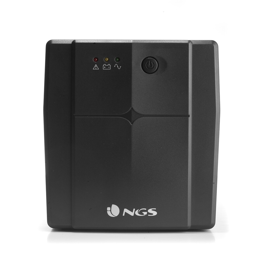 Eine schwarze NGS USV mit Statusleuchten und Ein-/Aus-Taste auf weißem Hintergrund. Das Markenlogo ist unten sichtbar.