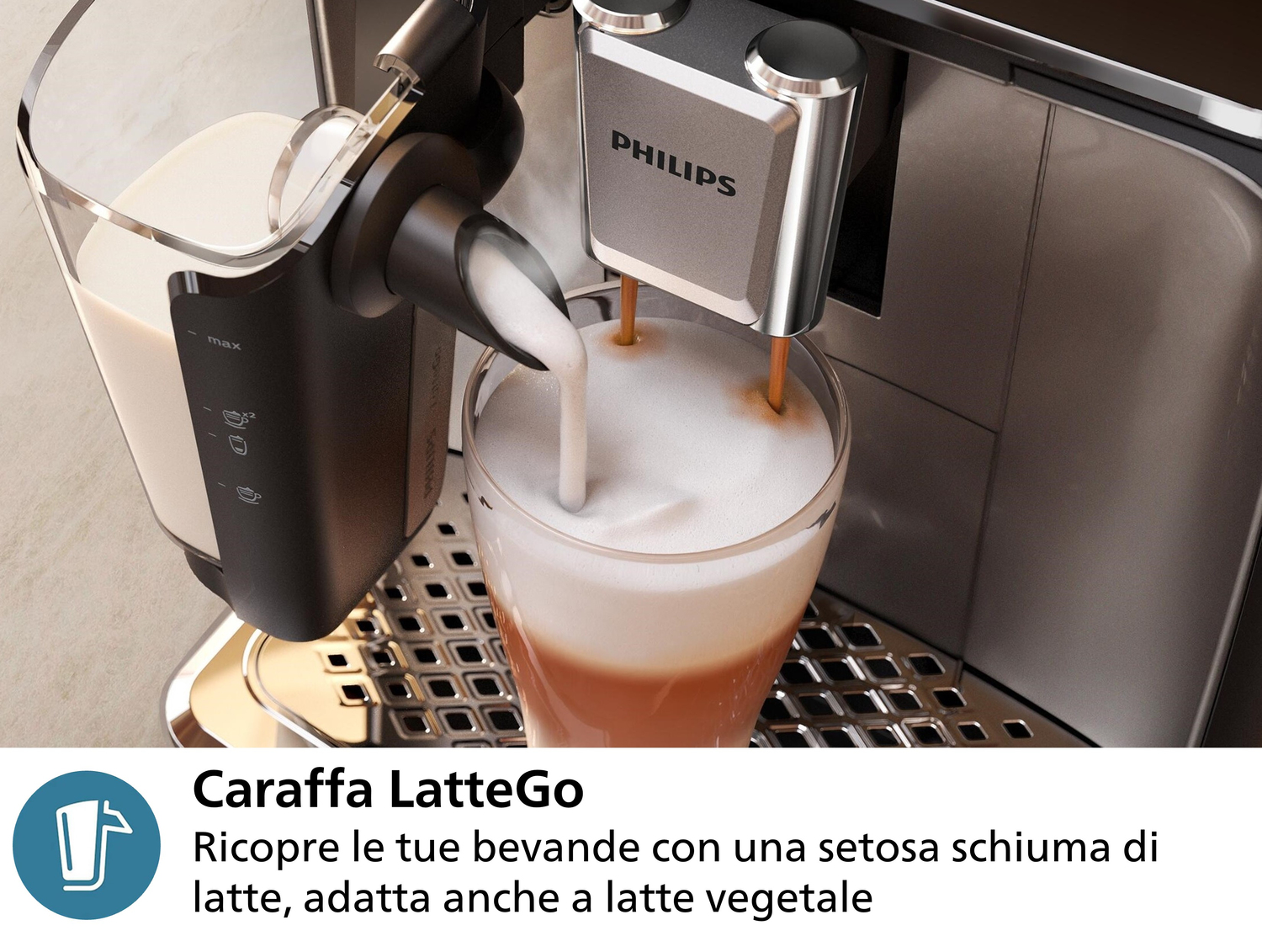 Eine Kaffeemaschine gibt Milchschaum in ein Glas aus. Die Maschine ist schwarz und silberfarben, das Philips-Logo ist sichtbar.