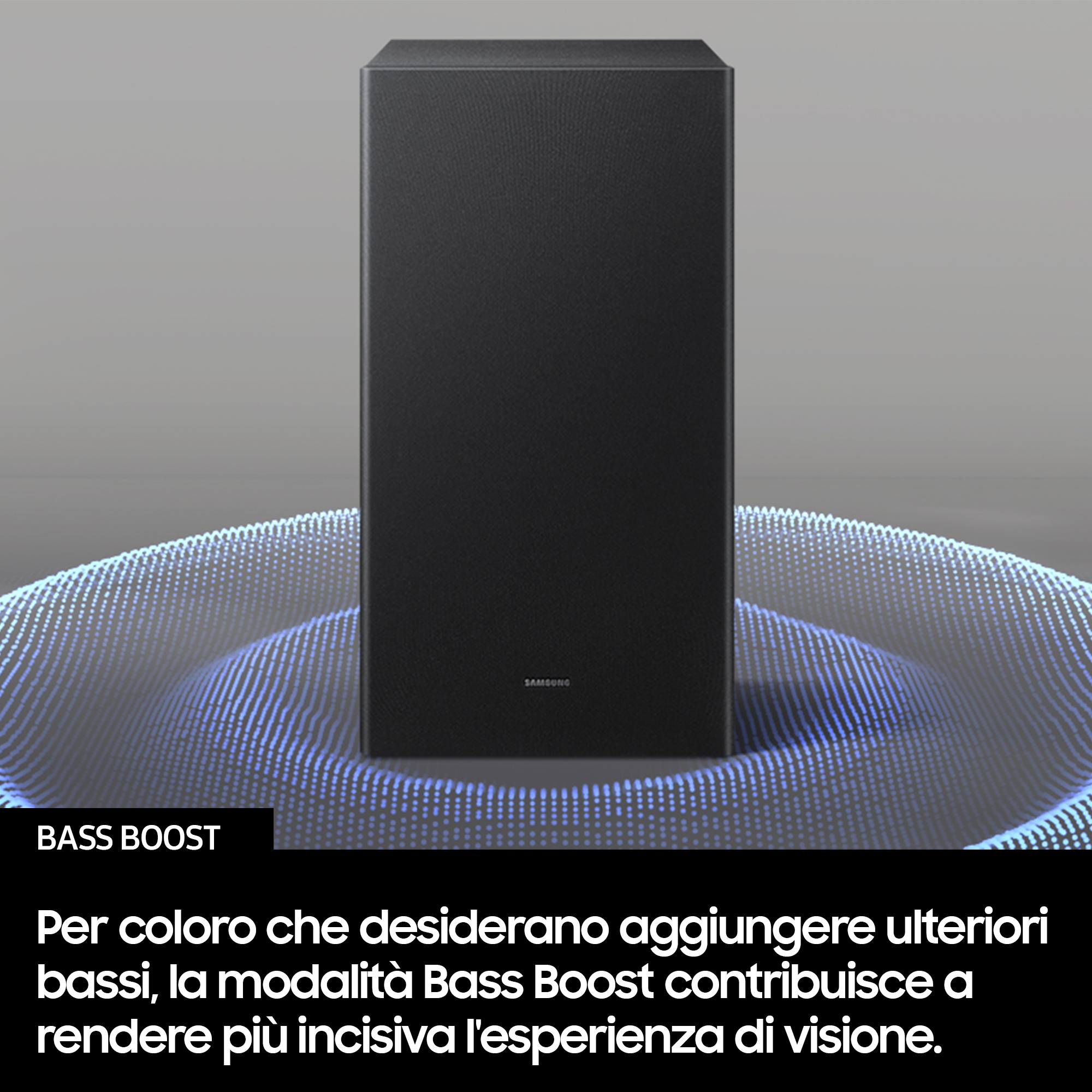 Een zwarte Samsung soundbar staat centraal. Het staat op een blauw gestippeld golfpatroon tegen een grijze achtergrond.