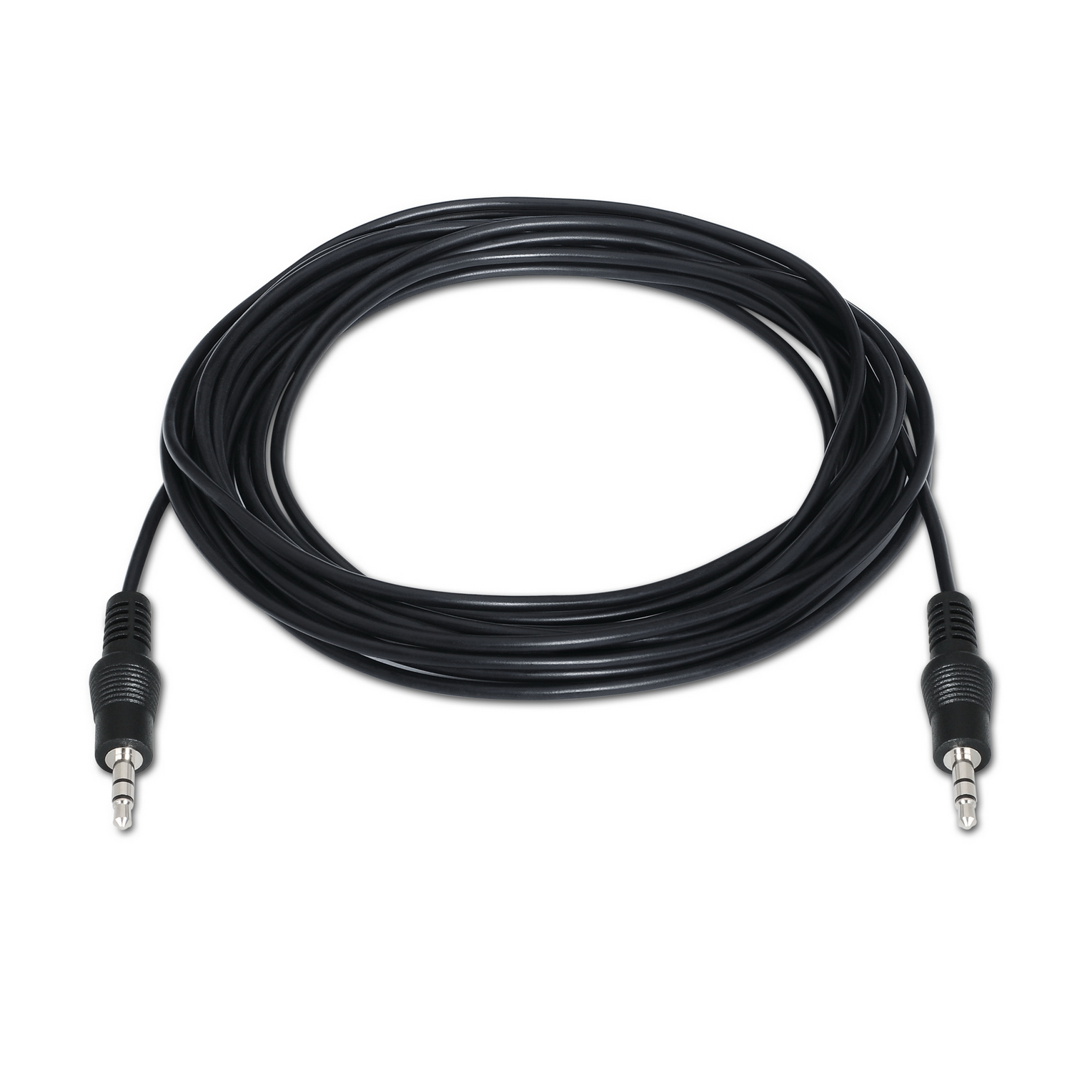 Un cable de audio negro con dos conectores jack de 3,5 mm sobre una superficie blanca. El cable está enrollado en forma circular.