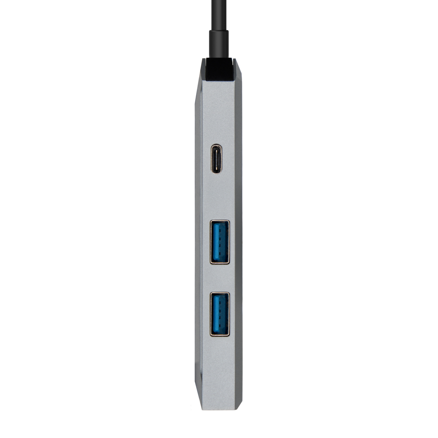 Un concentrador USB plateado con un puerto USB-C, dos puertos USB y un cable negro. Aislado sobre un fondo blanco.
