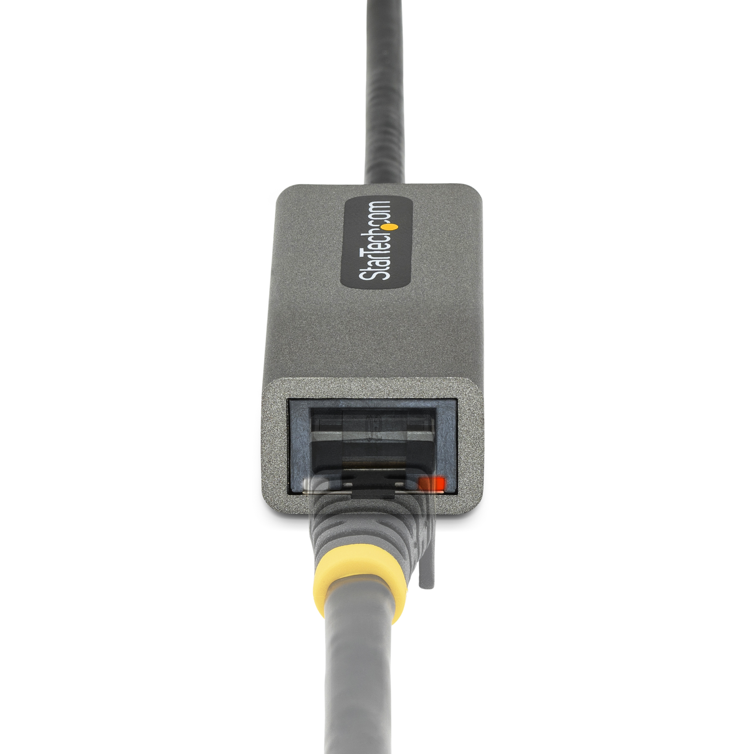 Un adaptador gris StarTech.com con un cable amarillo y negro. El fondo es blanco.