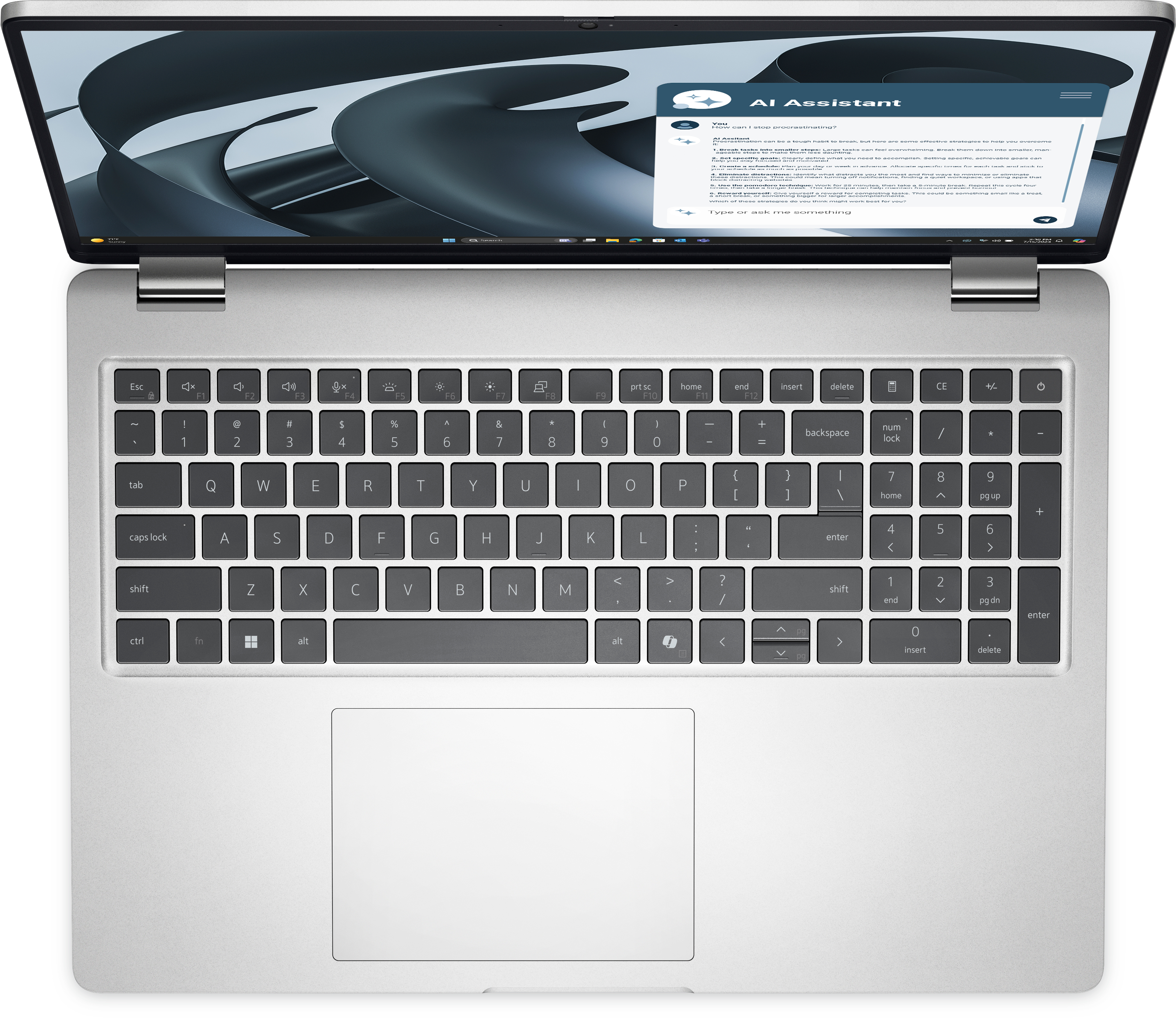 Laptop auf einem Tisch geöffnet. Der Bildschirm zeigt eine KI-Assistenten-Oberfläche. Tastatur und Touchpad sind sichtbar.