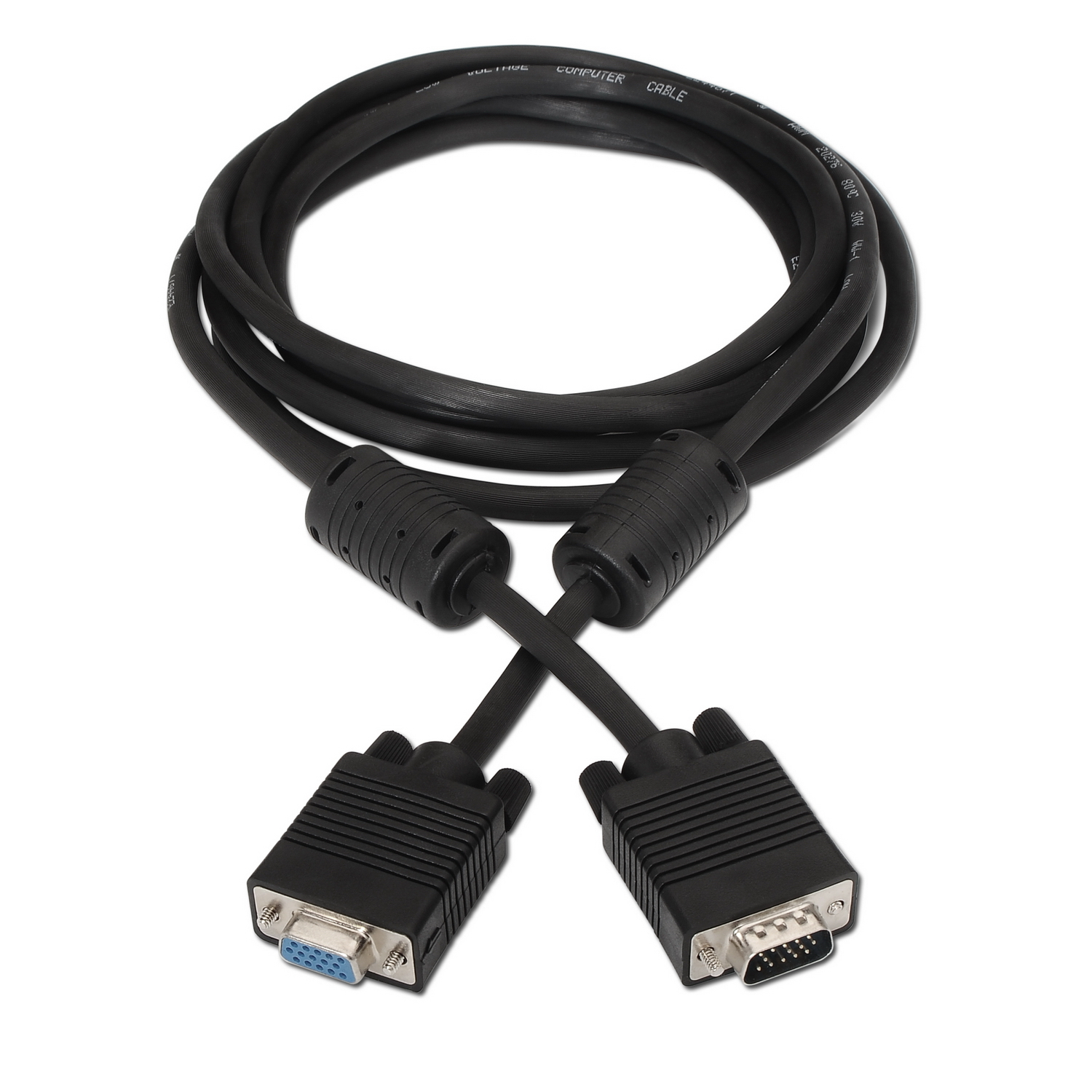 Un cable de computadora negro con dos conectores VGA. El cable está enrollado y los conectores están cruzados. Fondo blanco.