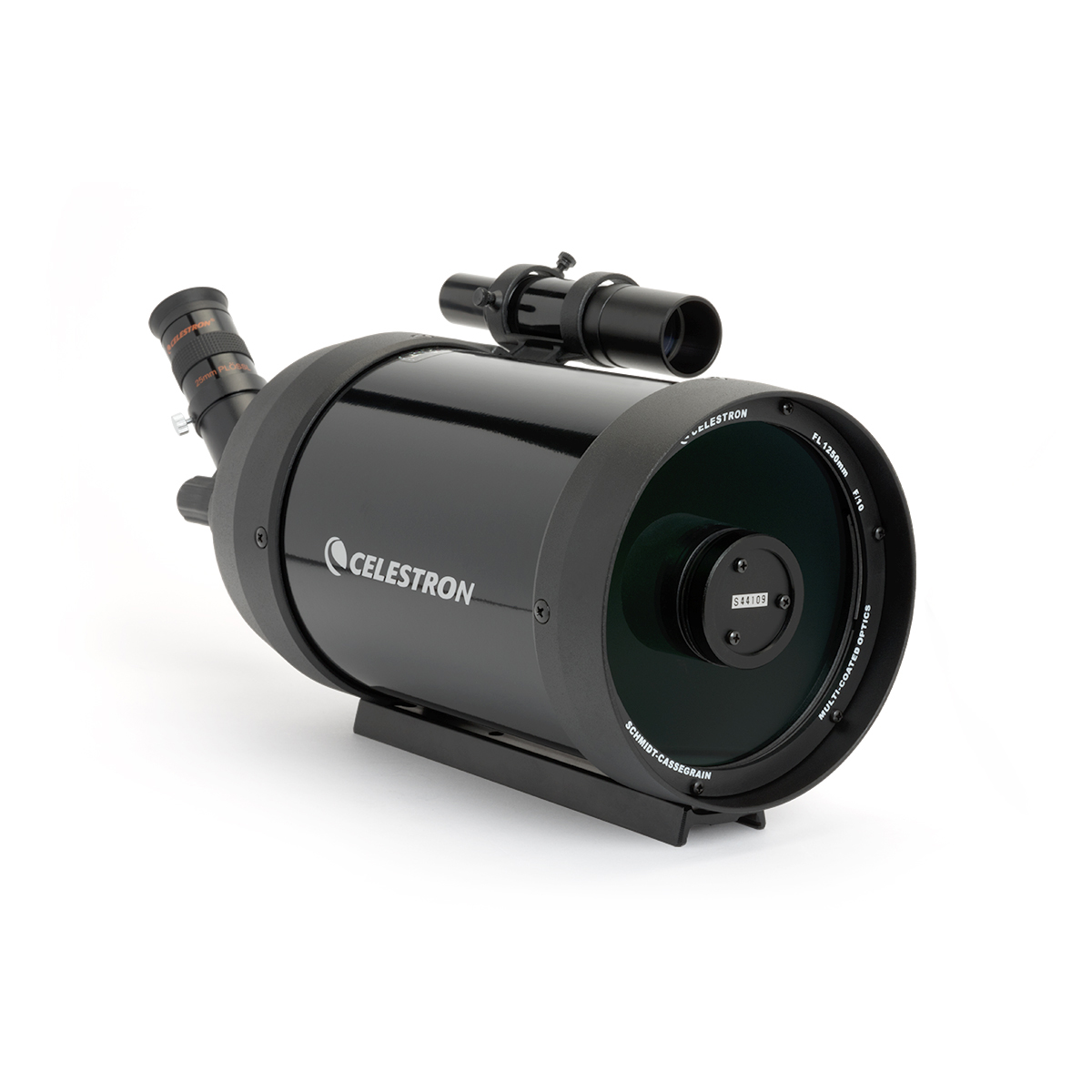 Ein schwarzes Celestron-Teleskop auf weißem Hintergrund. Es hat mehrere Linsen und ist mit technischen Daten beschriftet.