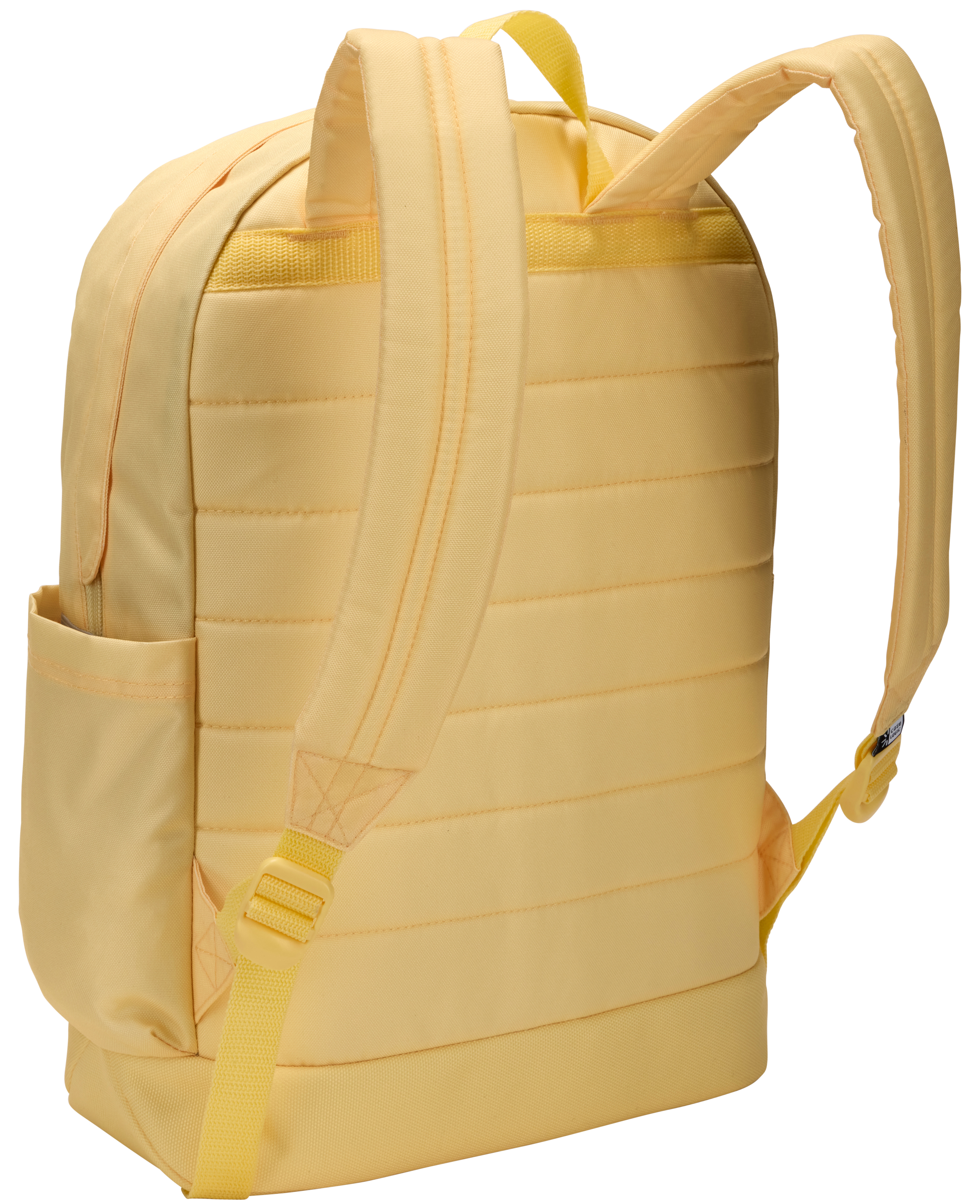 Un sac à dos jaune avec des bretelles rembourrées. Il a une poche latérale et est sur fond blanc.