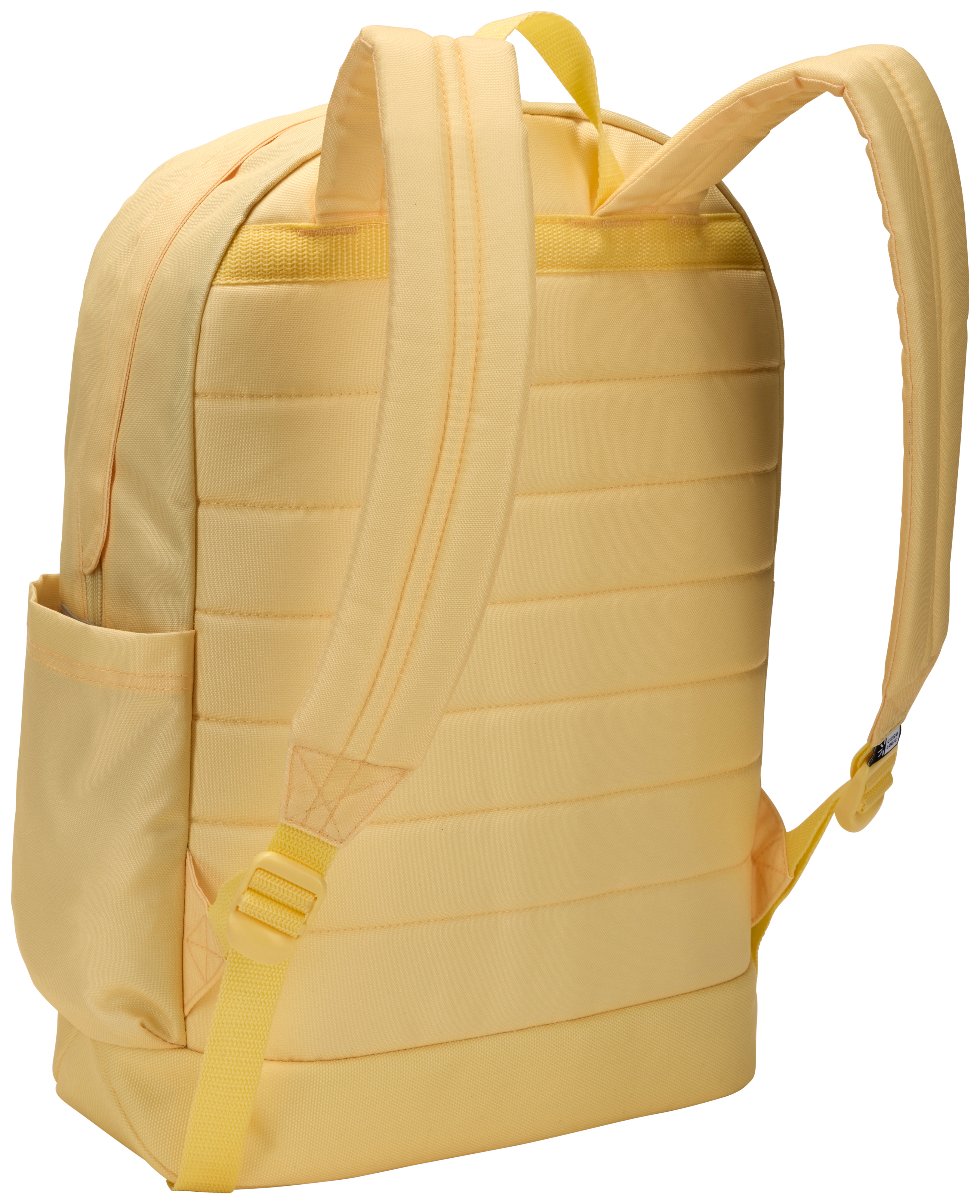 Un sac à dos jaune sur fond blanc. Il possède des bretelles rembourrées et une poche latérale.