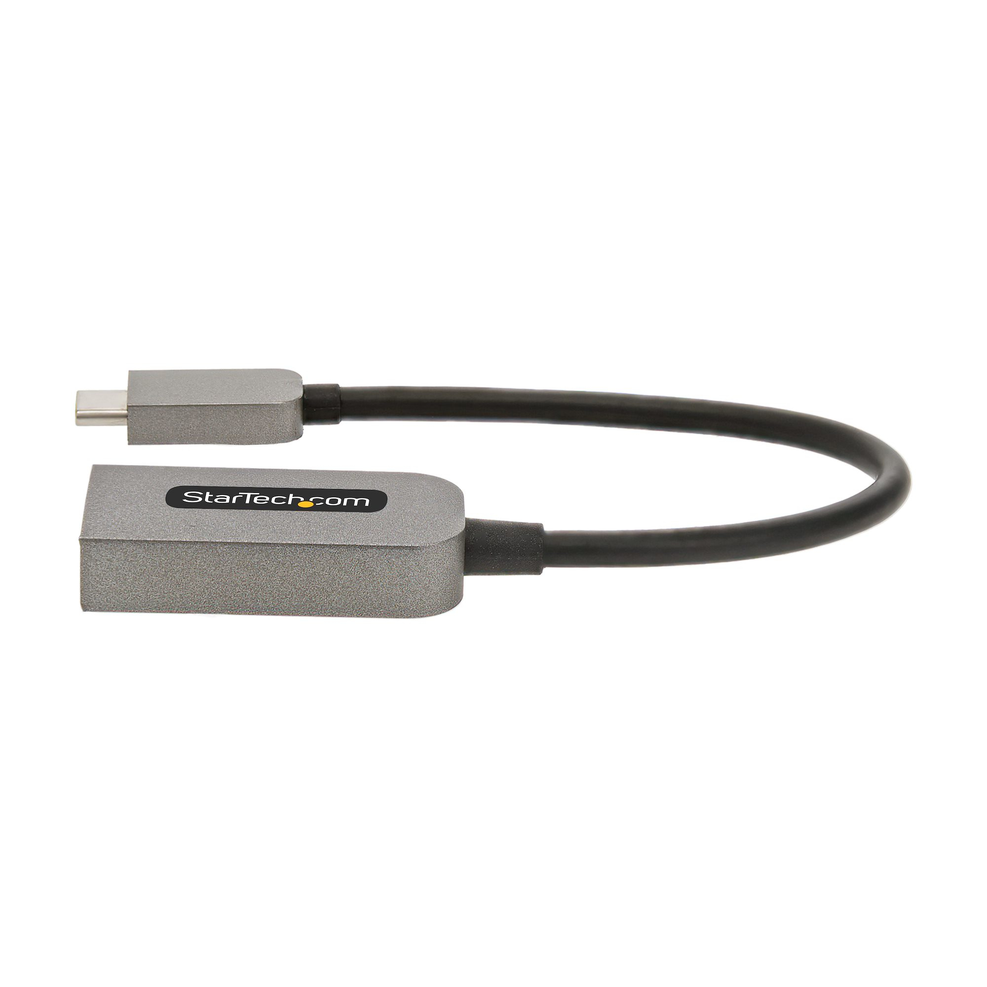 Un adaptador gris StarTech con un conector USB-C en un extremo y un puerto en forma de caja en el otro, conectado por un cable negro.
