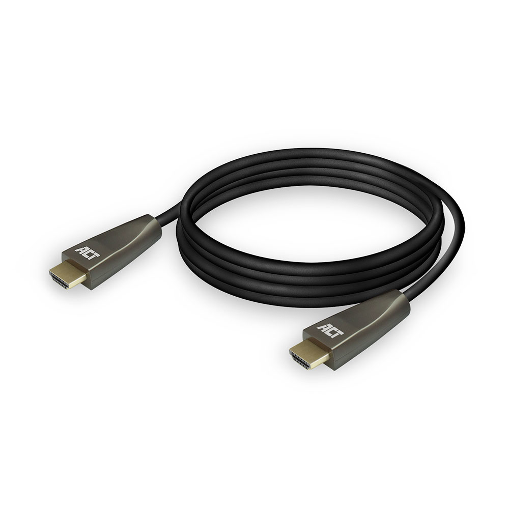 Een zwarte HDMI-kabel op een witte ondergrond. De kabel heeft twee connectoren met het ACT-logo.