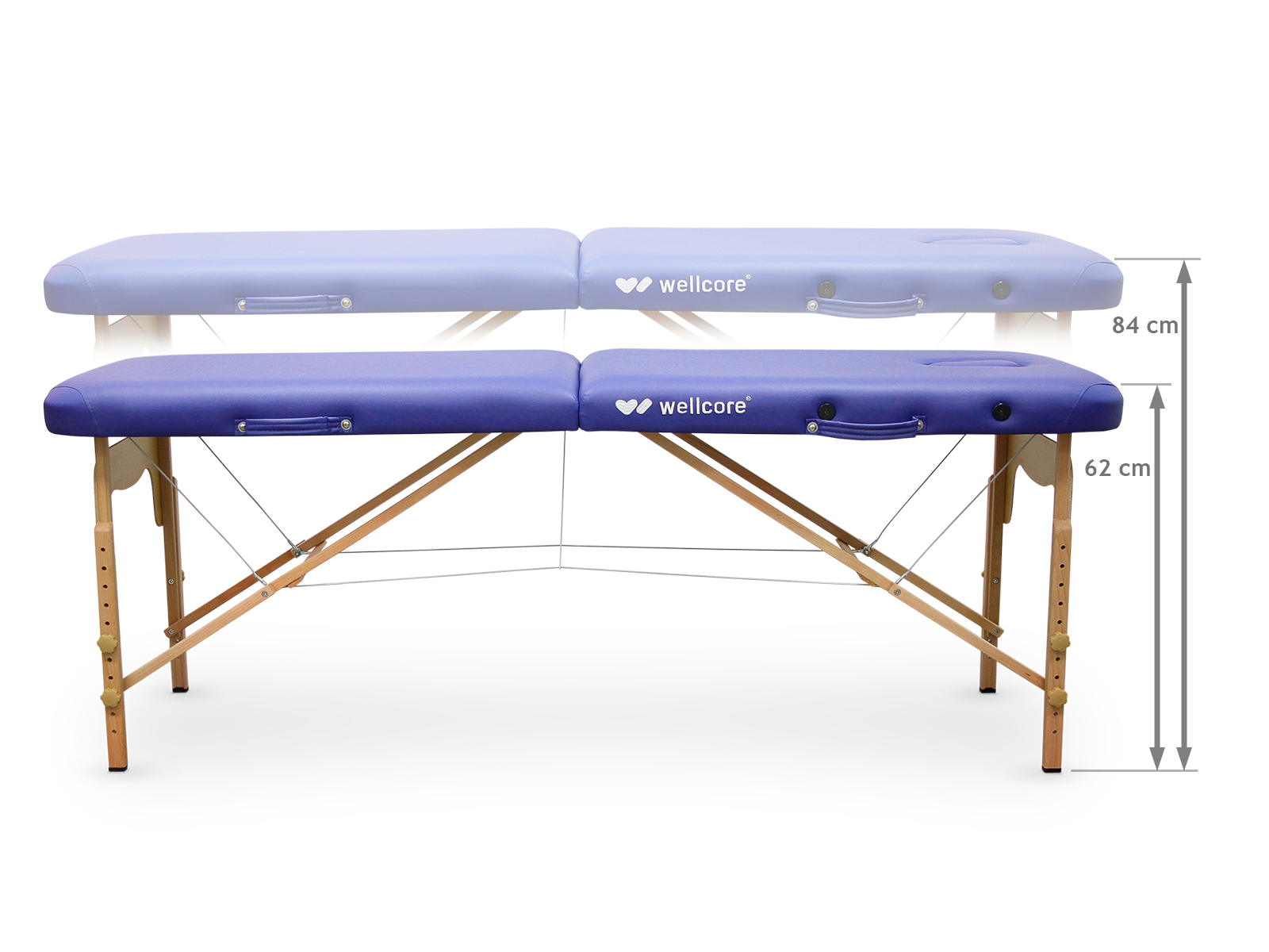 Una camilla de masaje, cojín morado, marco de madera y logo 'wellcore'. Dimensiones: 84 cm y 62 cm.