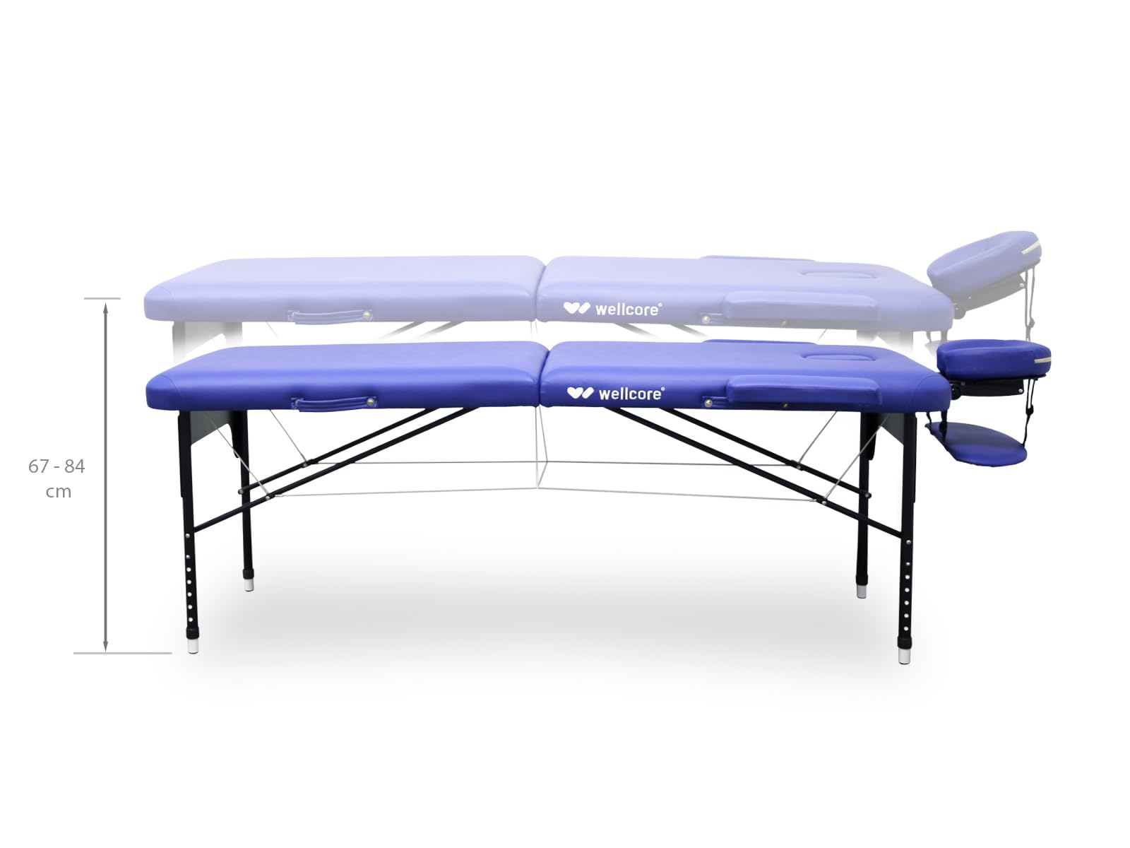 Una camilla de masaje azul, marca wellcore, con altura ajustable. Un reposacabezas en el lado derecho. El fondo es blanco.