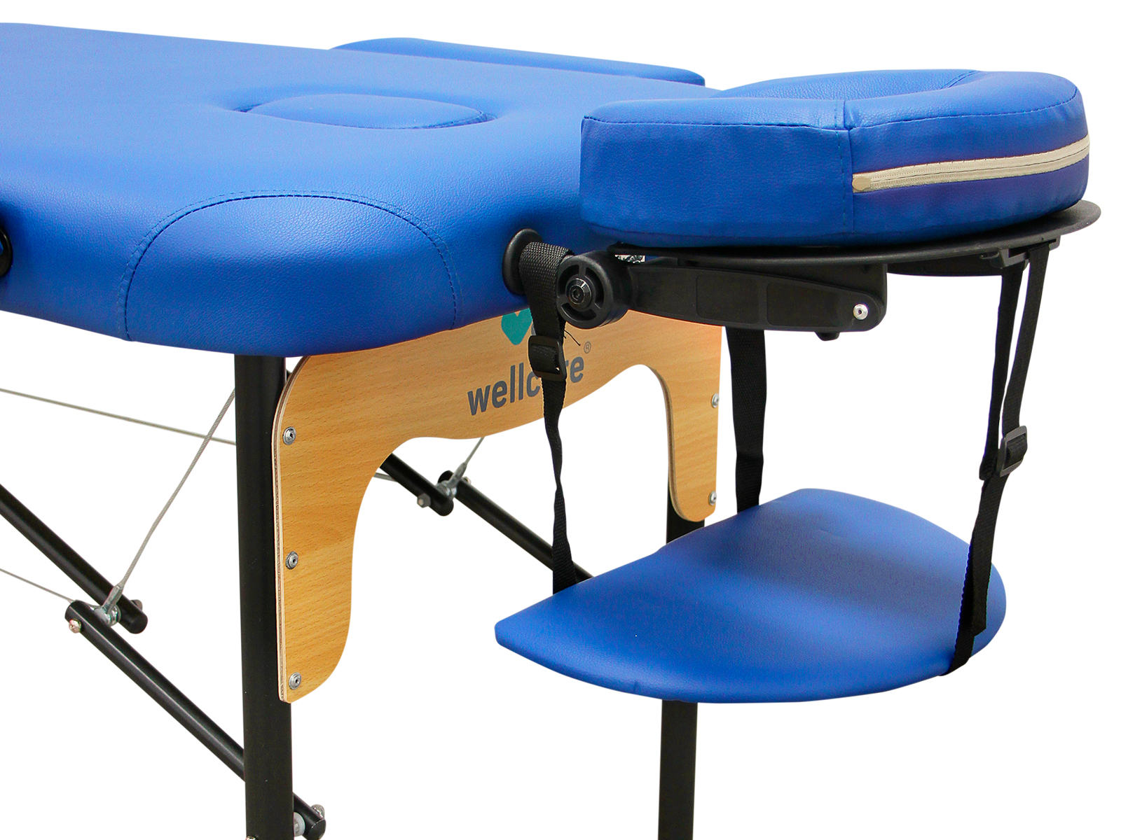 Una camilla azul con reposacabezas y asiento pequeño. La mesa tiene soporte de madera y patas de metal negro.