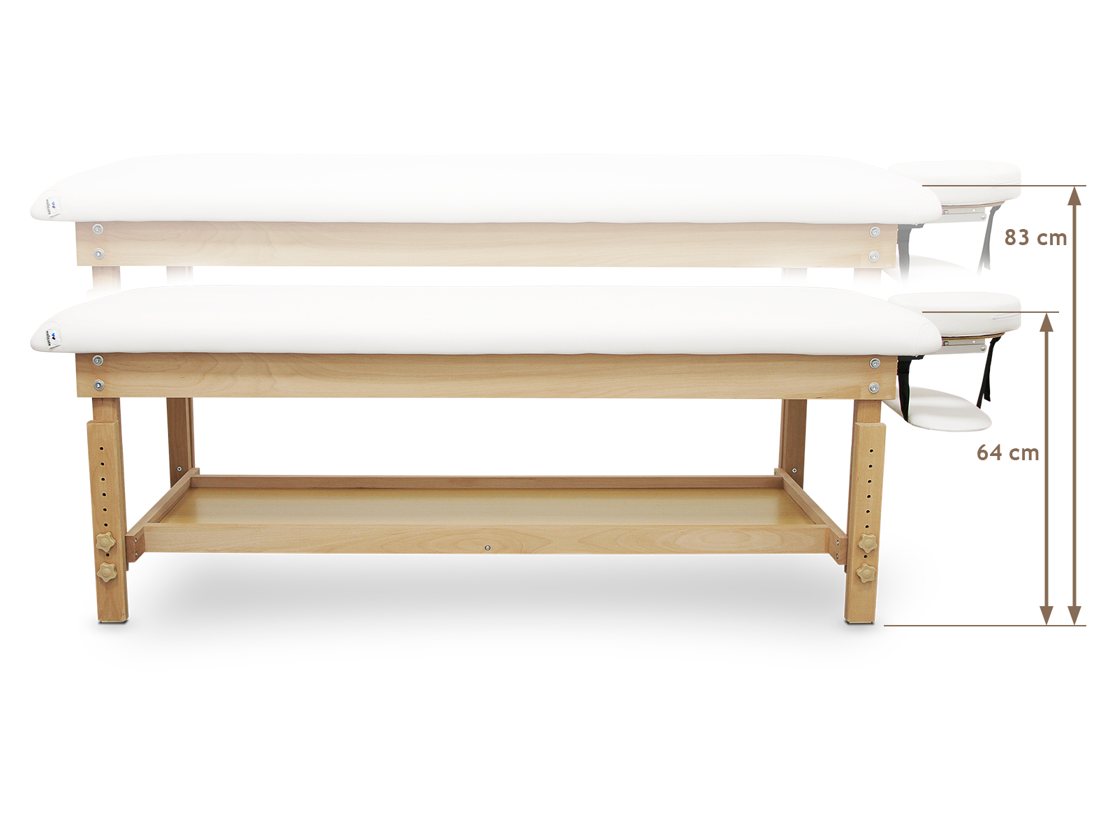 Una camilla de masaje con acolchado blanco y estructura de madera. Las dimensiones son 83 cm y 64 cm. La mesa tiene patas ajustables.