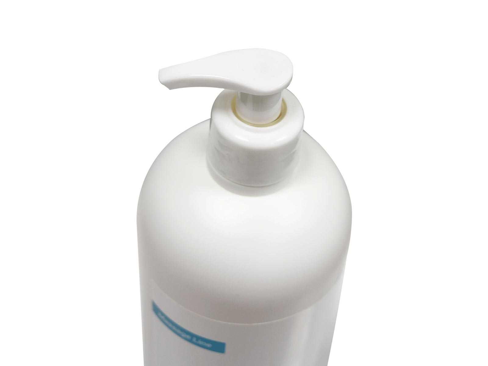 Una botella de loción blanca con dispensador de bomba sobre fondo blanco. La botella tiene una etiqueta azul. La bomba es blanca.
