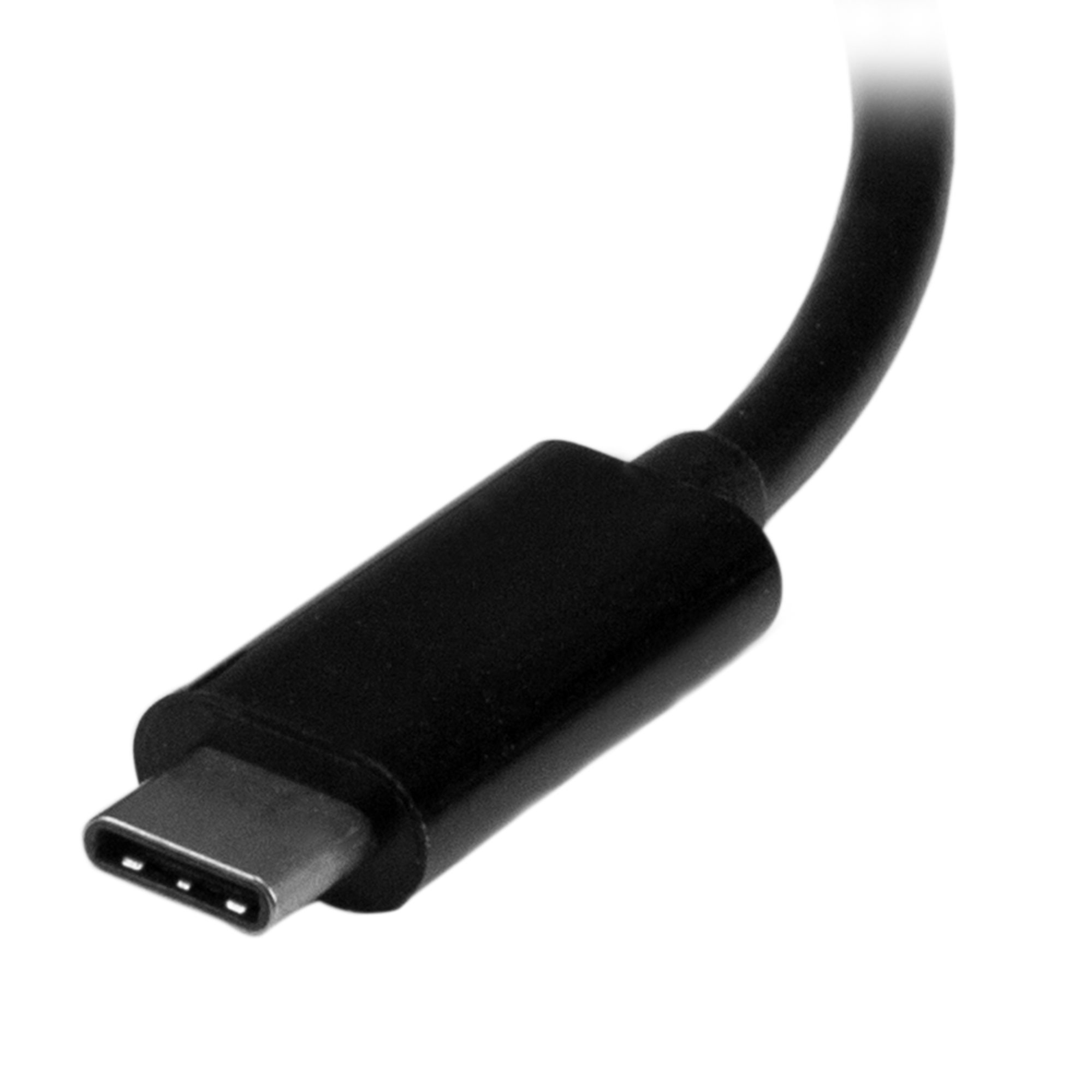 Primer plano de un conector de cable USB-C negro. El fondo es blanco.