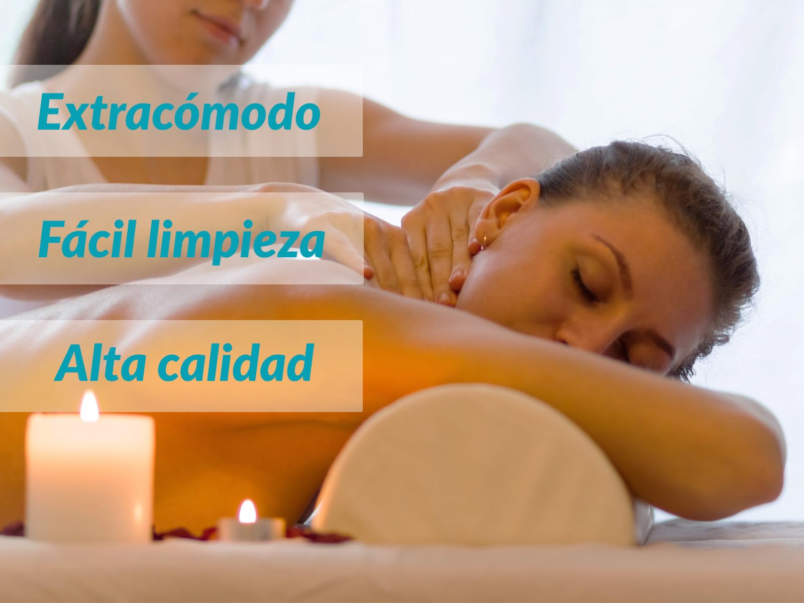 Una mujer recibiendo un masaje. Una persona le masajea el cuello. Velas y texto superpuesto: Extracómodo, Fácil limpieza, Alta calidad.