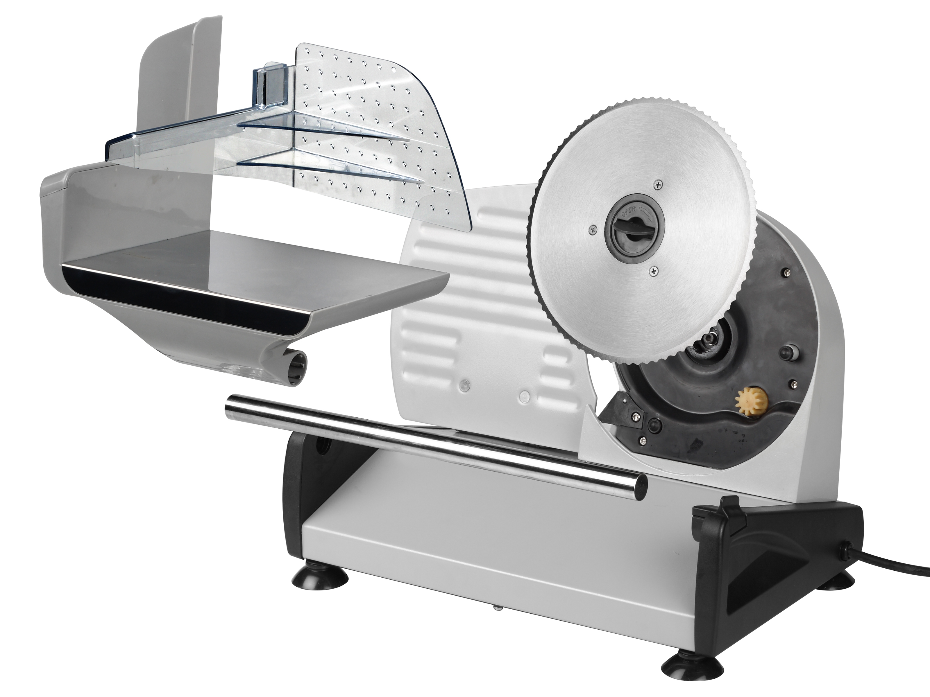 Une trancheuse à viande argentée avec une grande lame circulaire, un chariot alimentaire et un protecteur transparent.