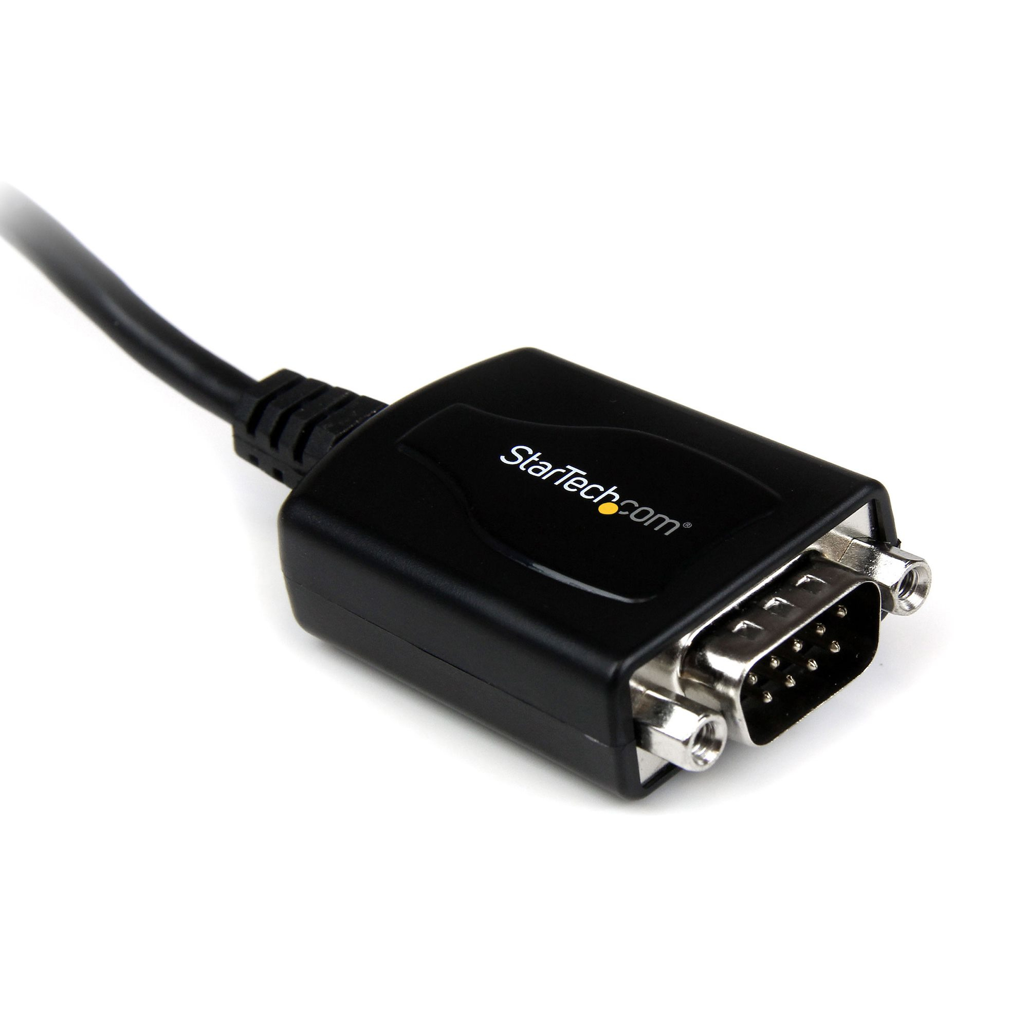 Un conector DB9 negro StarTech.com con cable, sobre fondo blanco. El conector tiene pines plateados.