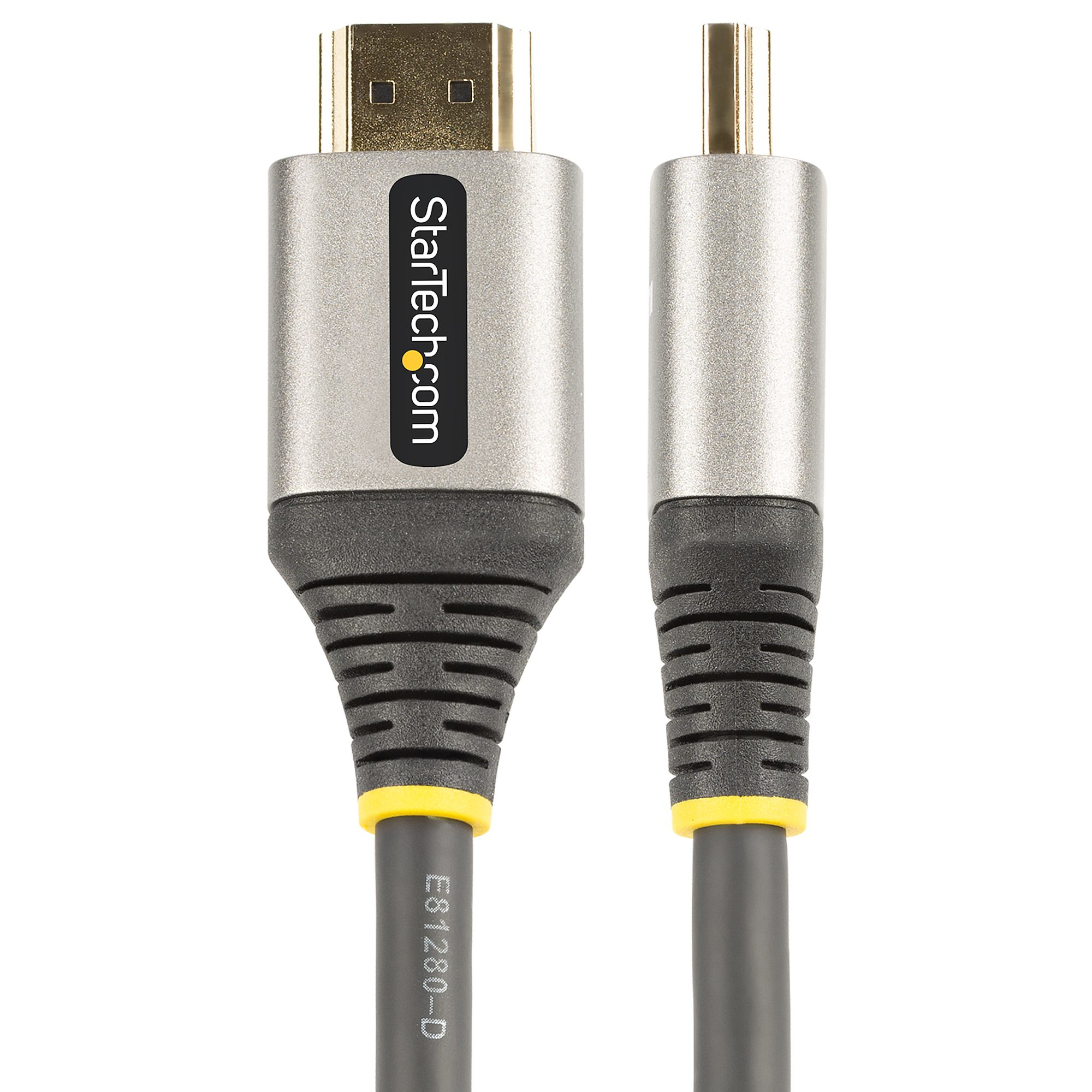 Cable HDMI con conectores plateados y cable negro. Logotipo de StarTech visible. Conectores chapados en oro.
