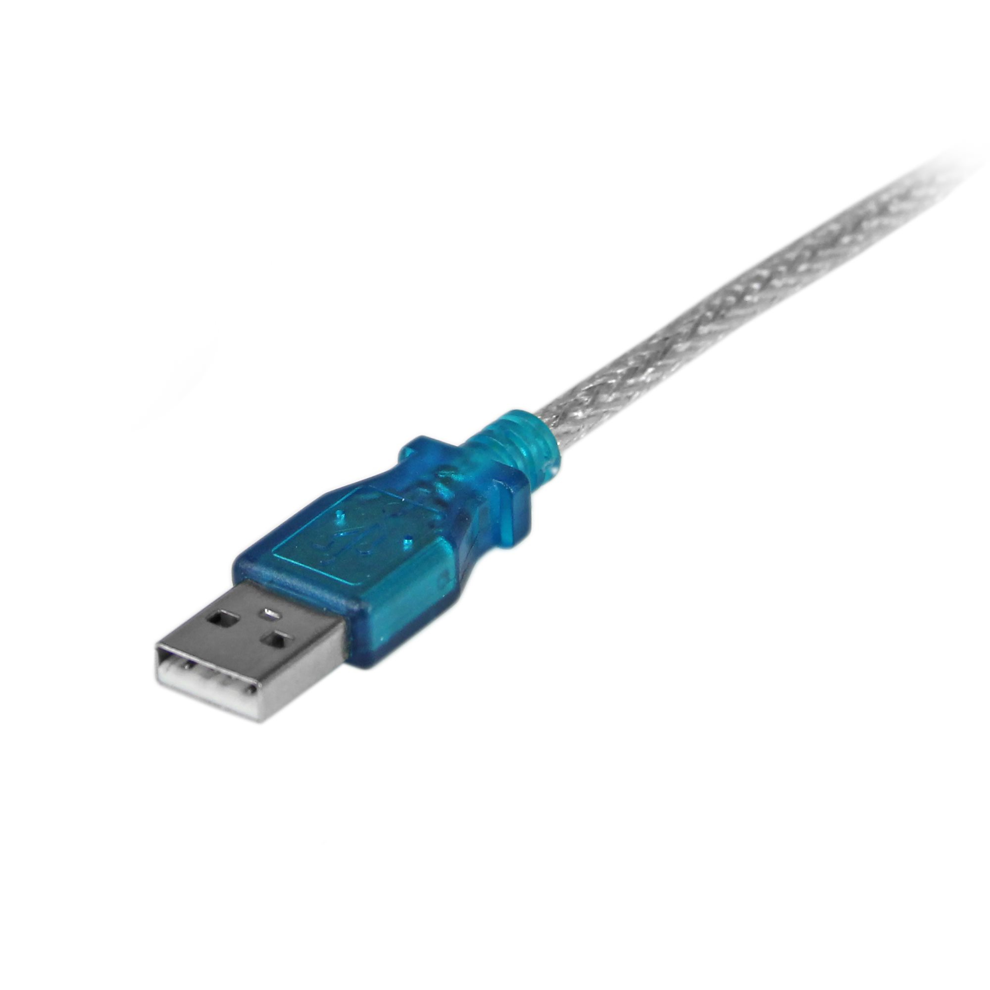 Un cable USB con un conector azul. El cable es plateado y se extiende desde el conector sobre un fondo blanco.