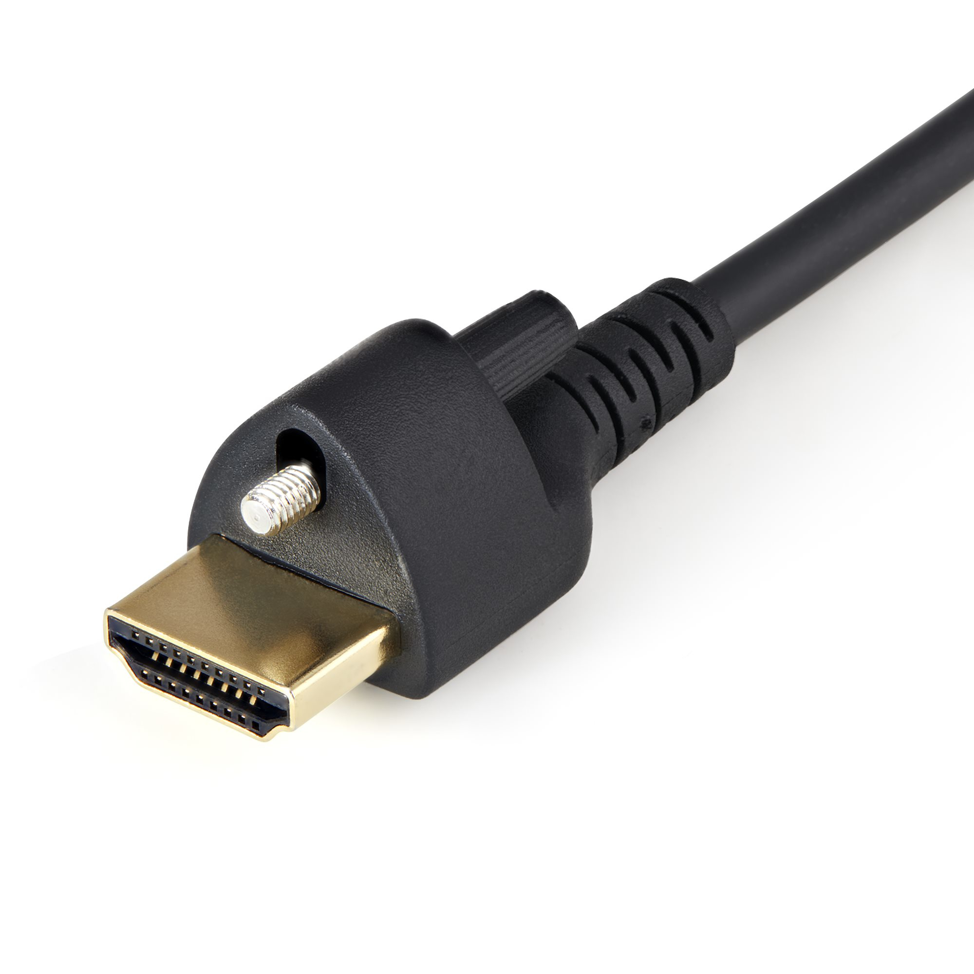 Gros plan d'un câble HDMI avec un connecteur doré et un boîtier en plastique noir. Le fond est blanc.