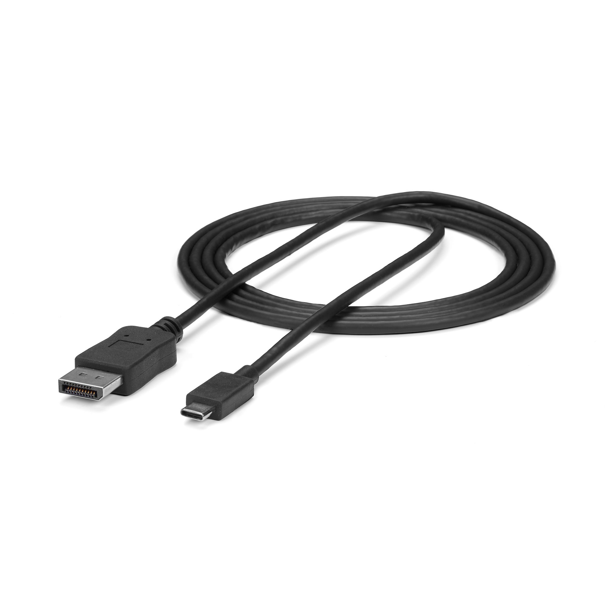 Cable USB negro con conectores USB-A y USB-C sobre fondo blanco.
