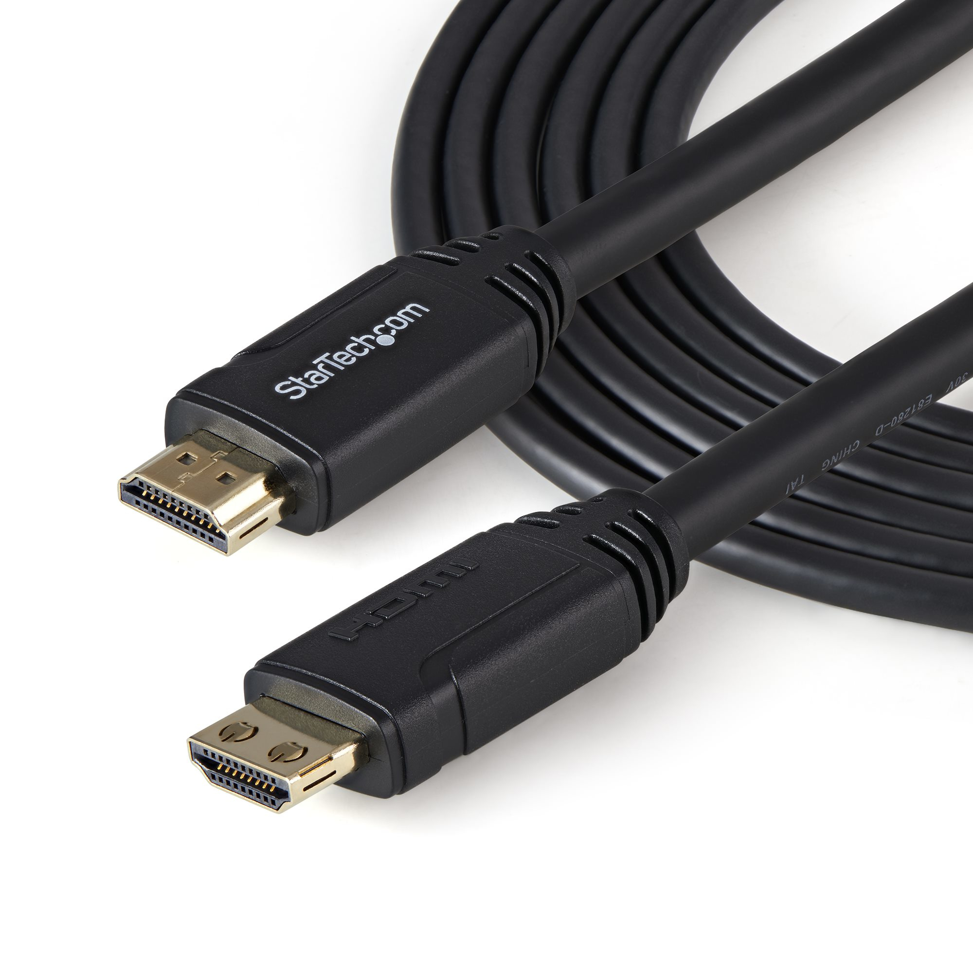 Deux câbles HDMI noirs avec connecteurs visibles. L'un porte l'étiquette StarTech.com. Fond blanc.