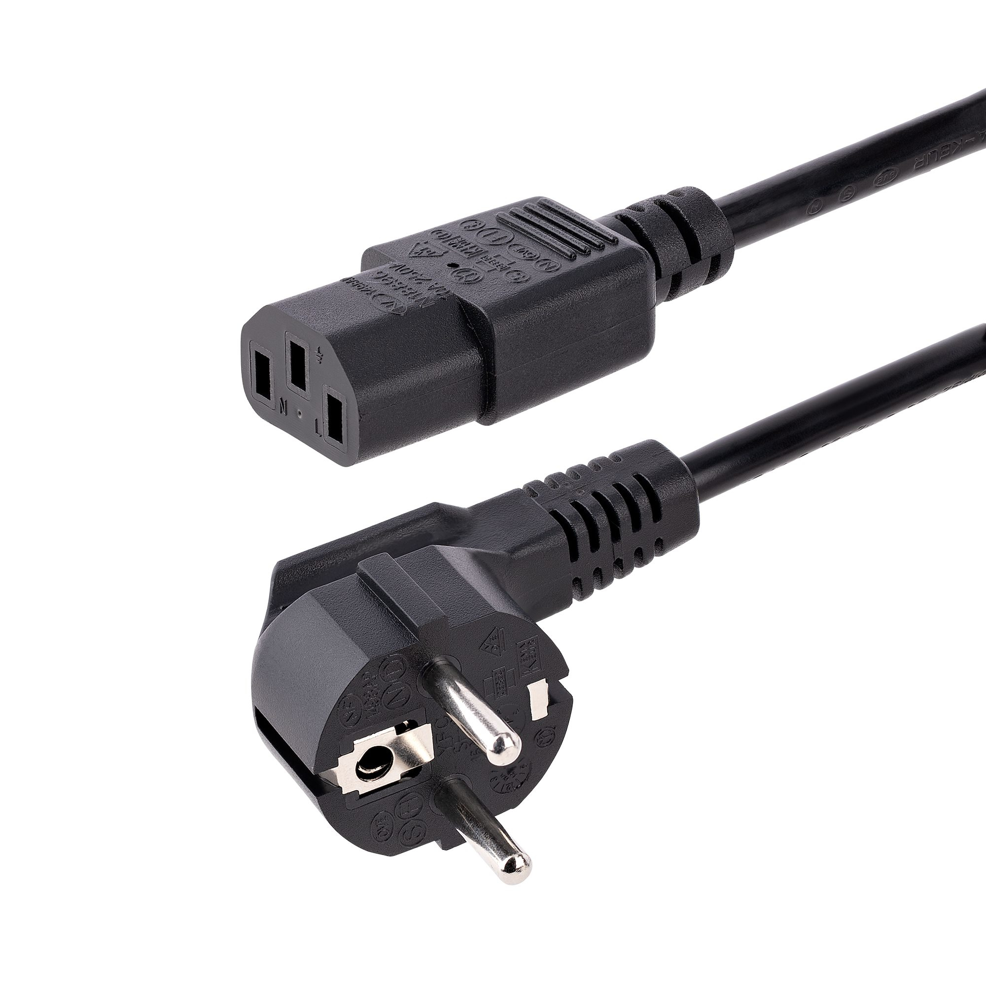 Ein schwarzes Netzkabel mit Stecker und Steckdose. Der Stecker hat zwei Stifte und eine Erdung. Die Buchse hat drei Löcher.
