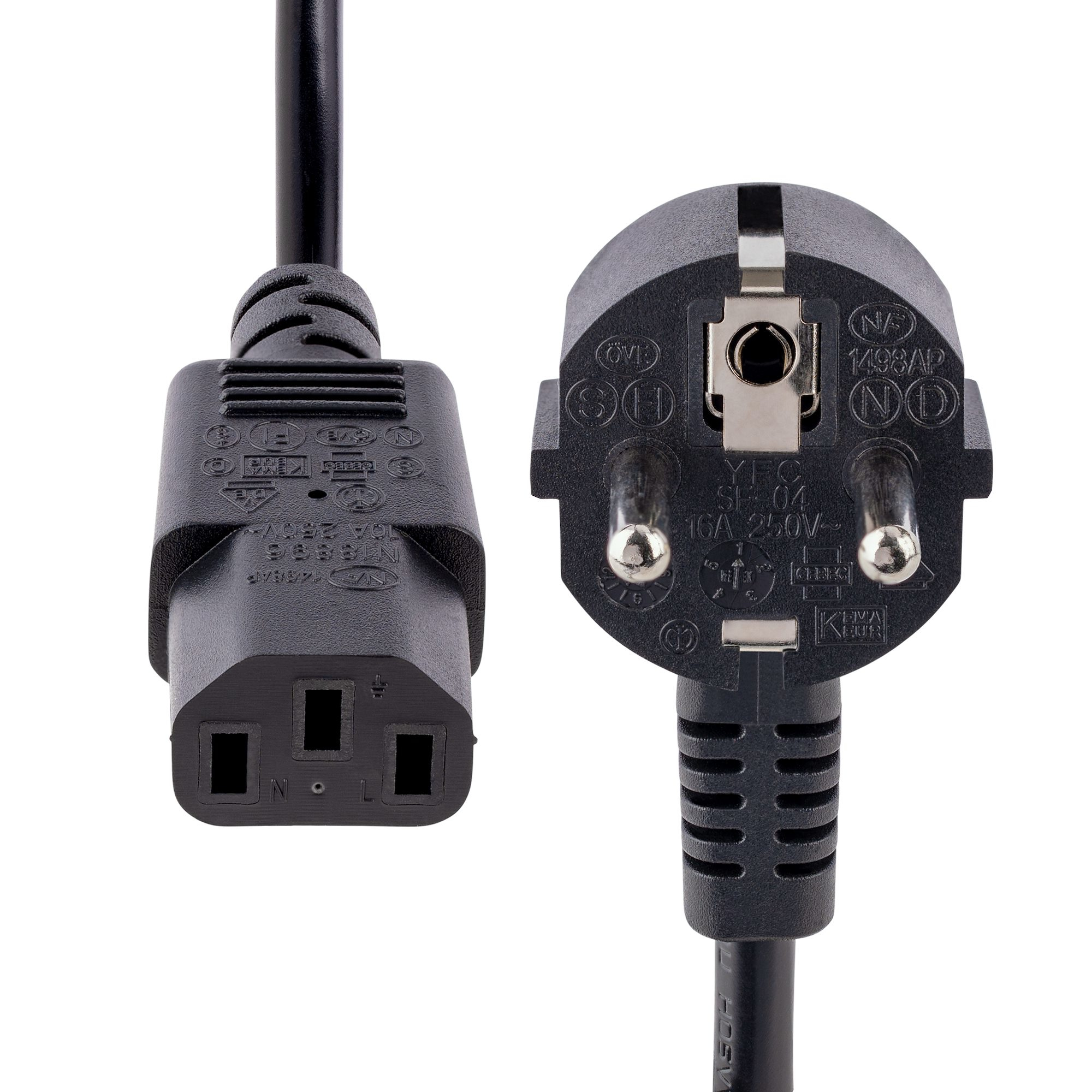 Schwarzes Netzkabel mit Zweipolstecker und IEC-Anschluss. Details umfassen Stifte, Löcher und Markierungen. Auf Weiß isoliert.
