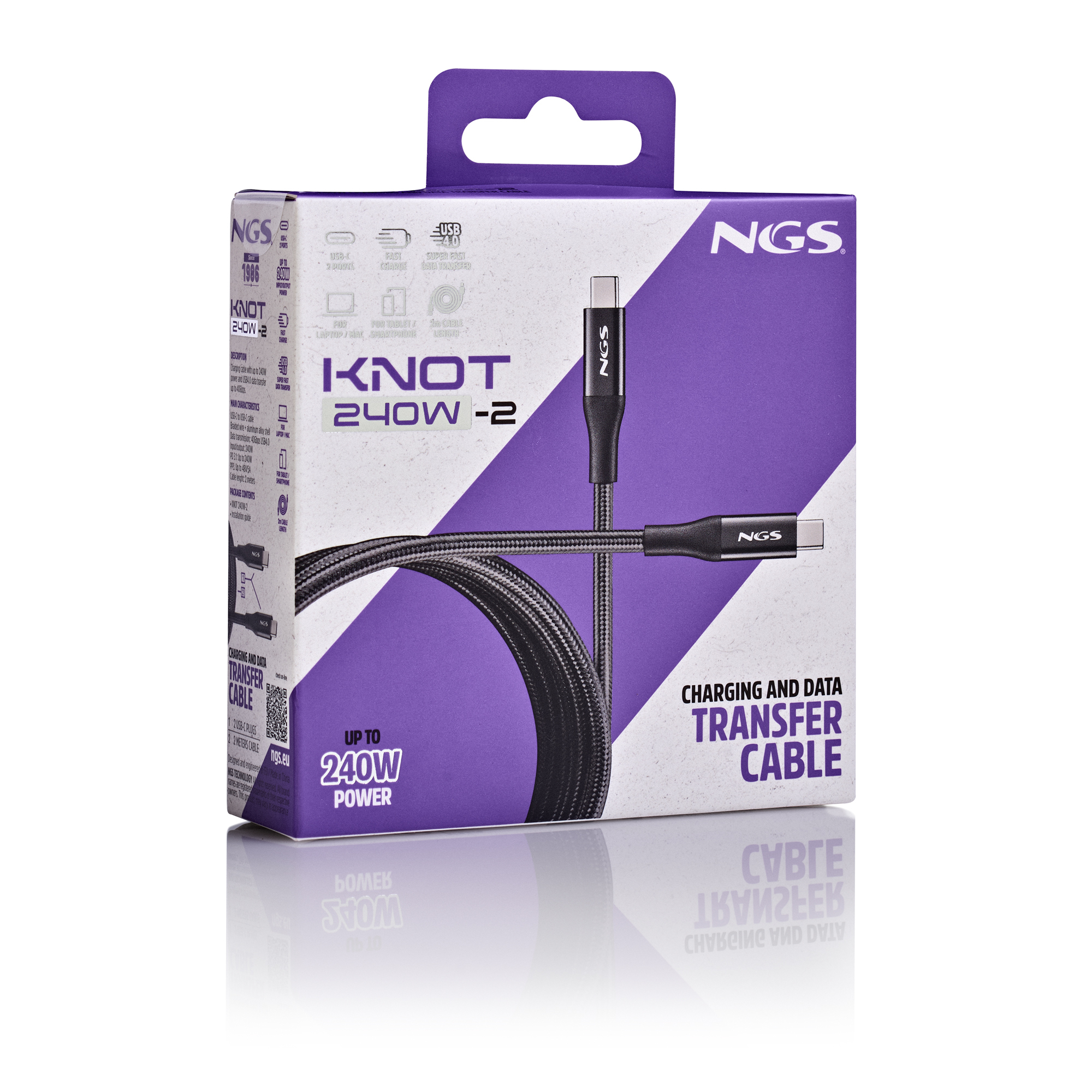 Una caja con un cable de carga. La caja es blanca y morada con texto y gráficos. El cable es negro.
