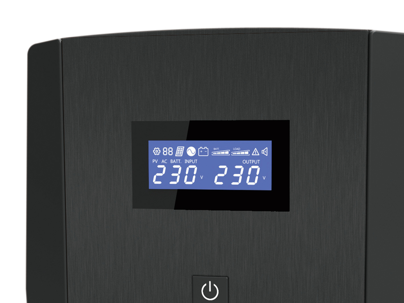 Schwarzes USV-Gerät mit Digitalanzeige, die Spannung und Batteriestatus anzeigt. Ein/Aus-Taste unten.